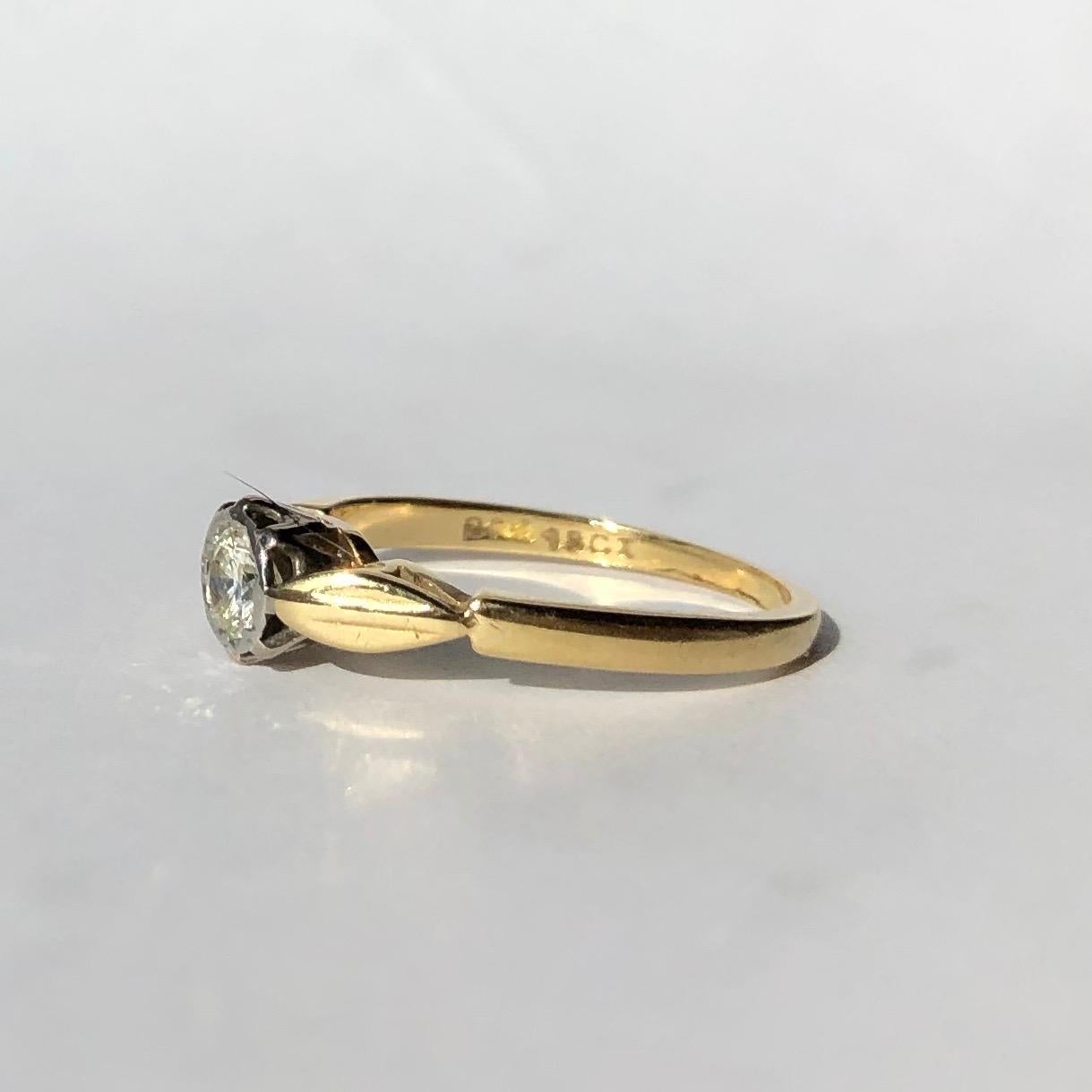 The design of the ring is so simple and beautiful. The diamond measures 35pts and is set in platinum. The shoulders feature leaf shaped detail modelled in 18ct gold. 

Ring Size: K or 5 1/4 
Height Off Finger: 4mm

Weight: 2.29g
