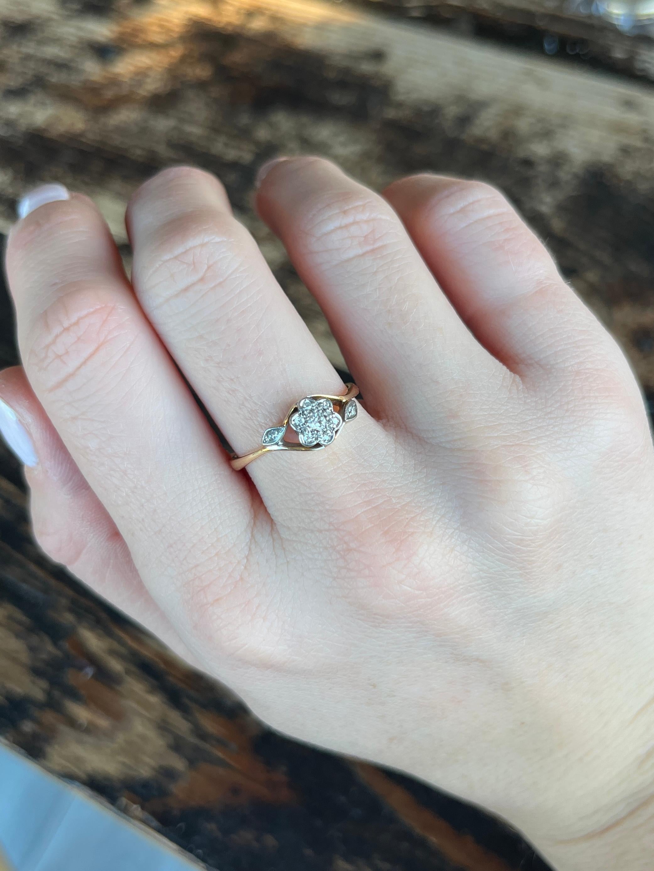 Art Deco Diamond and 18 Carat Daisy Cluster Ring In Fair Condition In Chipping Campden, GB