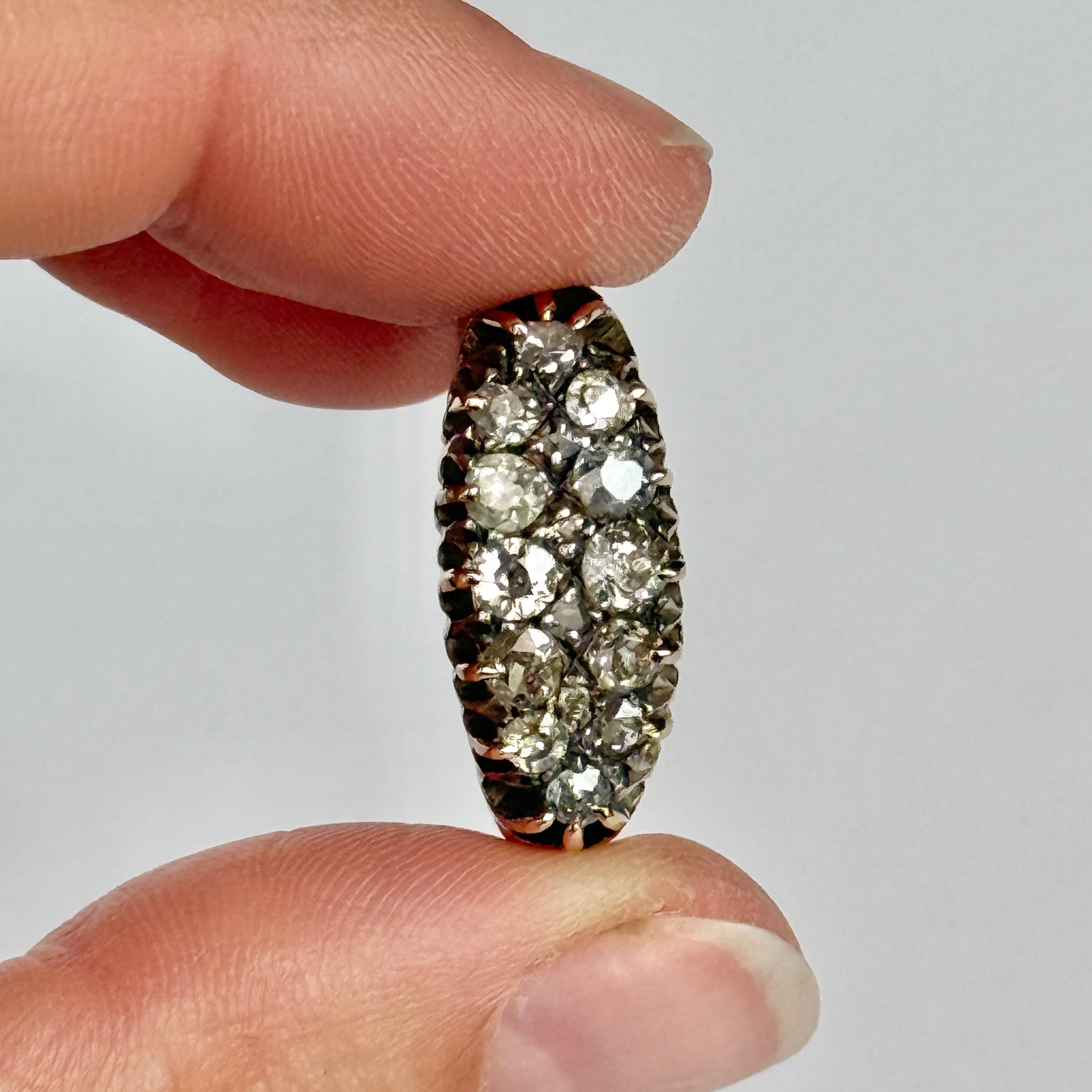 Taglio vecchia miniera Anello Art Deco con diamante e pannello a cluster in oro 18 carati in vendita