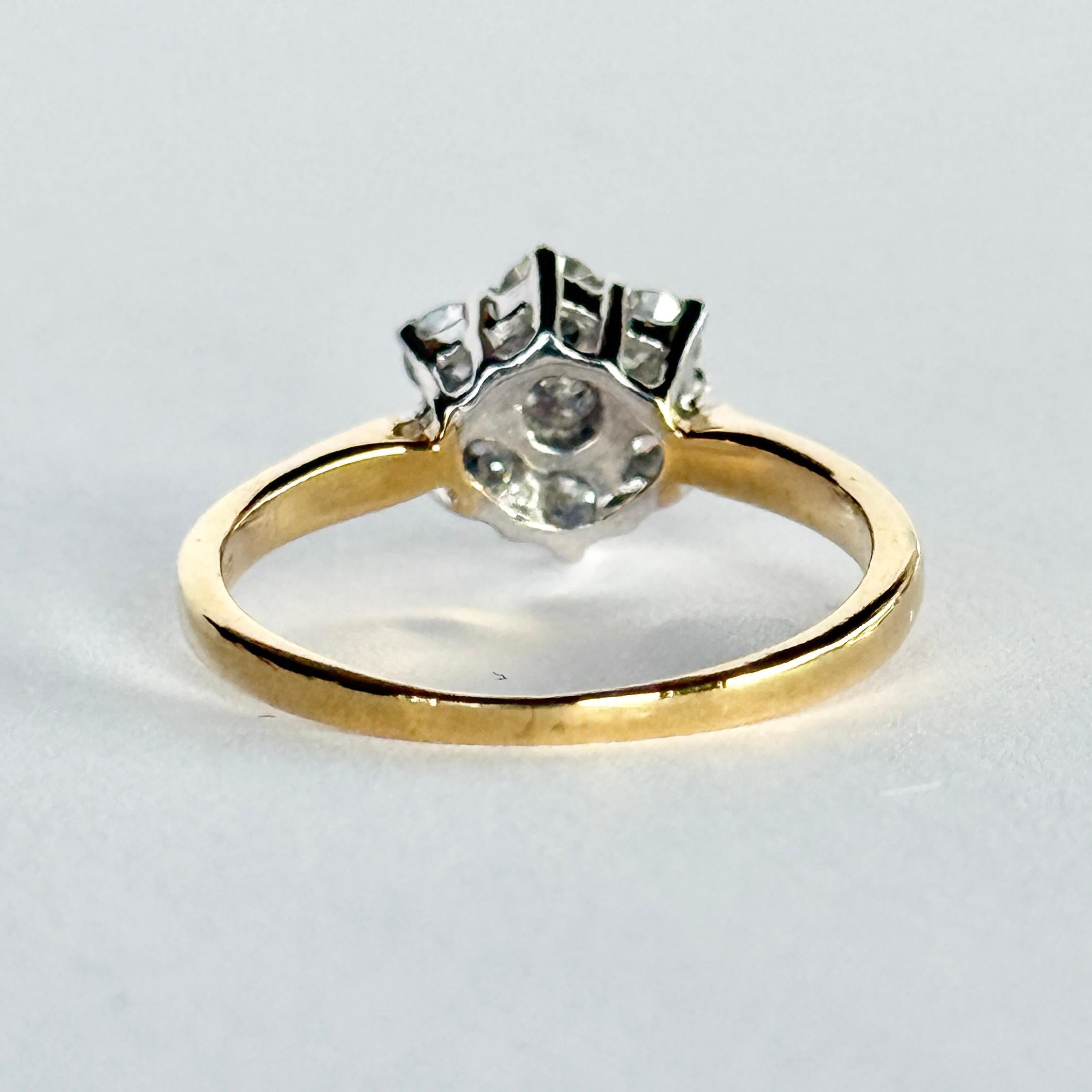 Art Deco Diamant und 18 Karat Gold Cluster Ring (Rundschliff) im Angebot