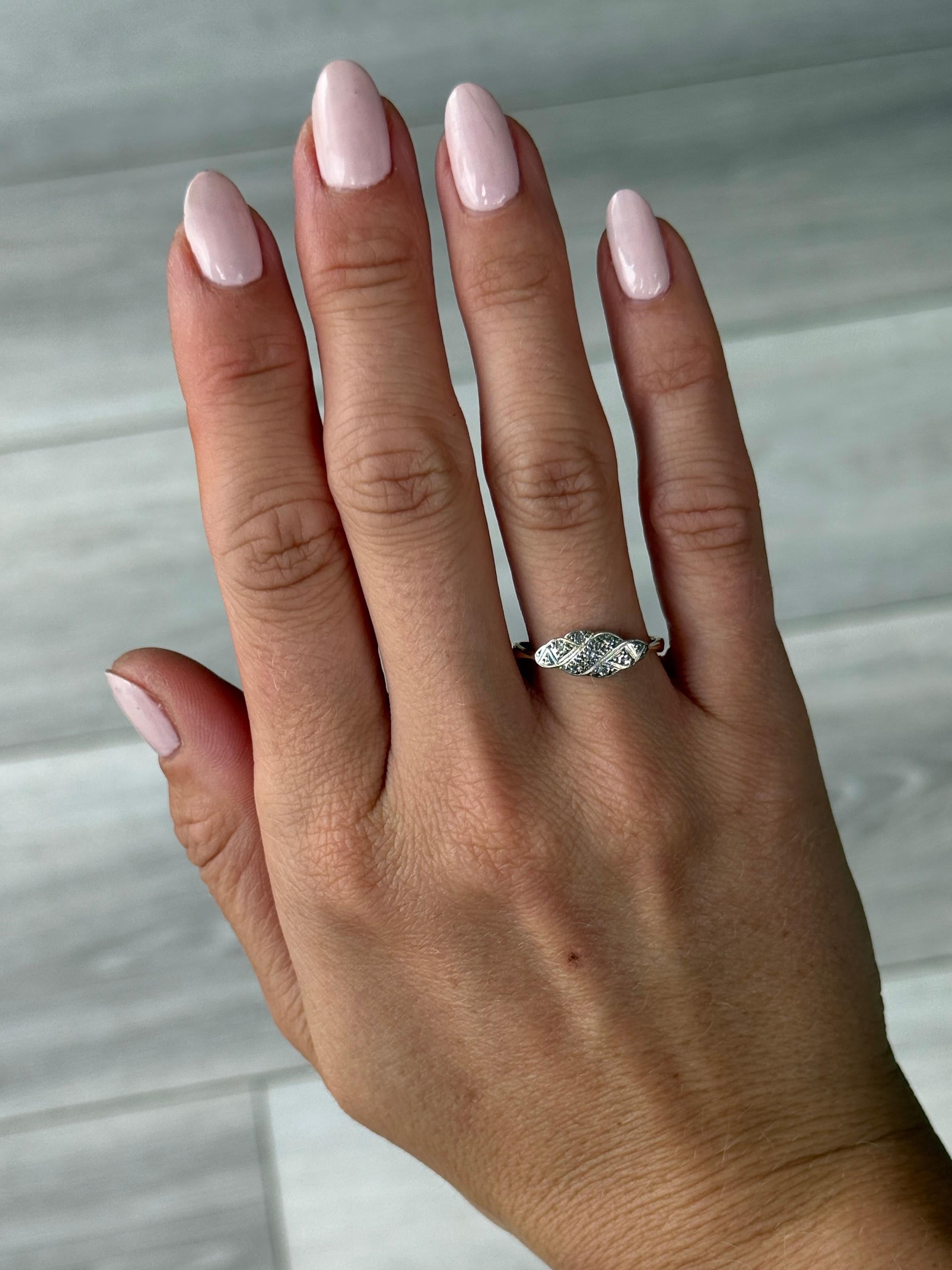 Round Cut Art Deco Diamond and 18 Carat Gold Panel Ring For Sale