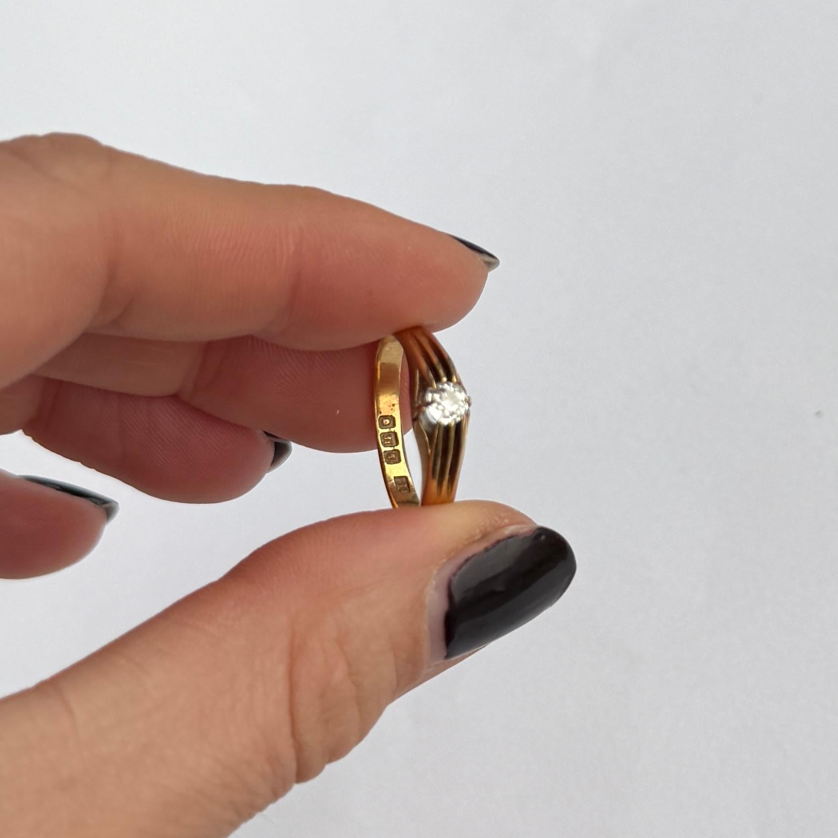 Taglio vecchia miniera Fascia solitaria in oro 18 carati e diamanti Art Déco in vendita