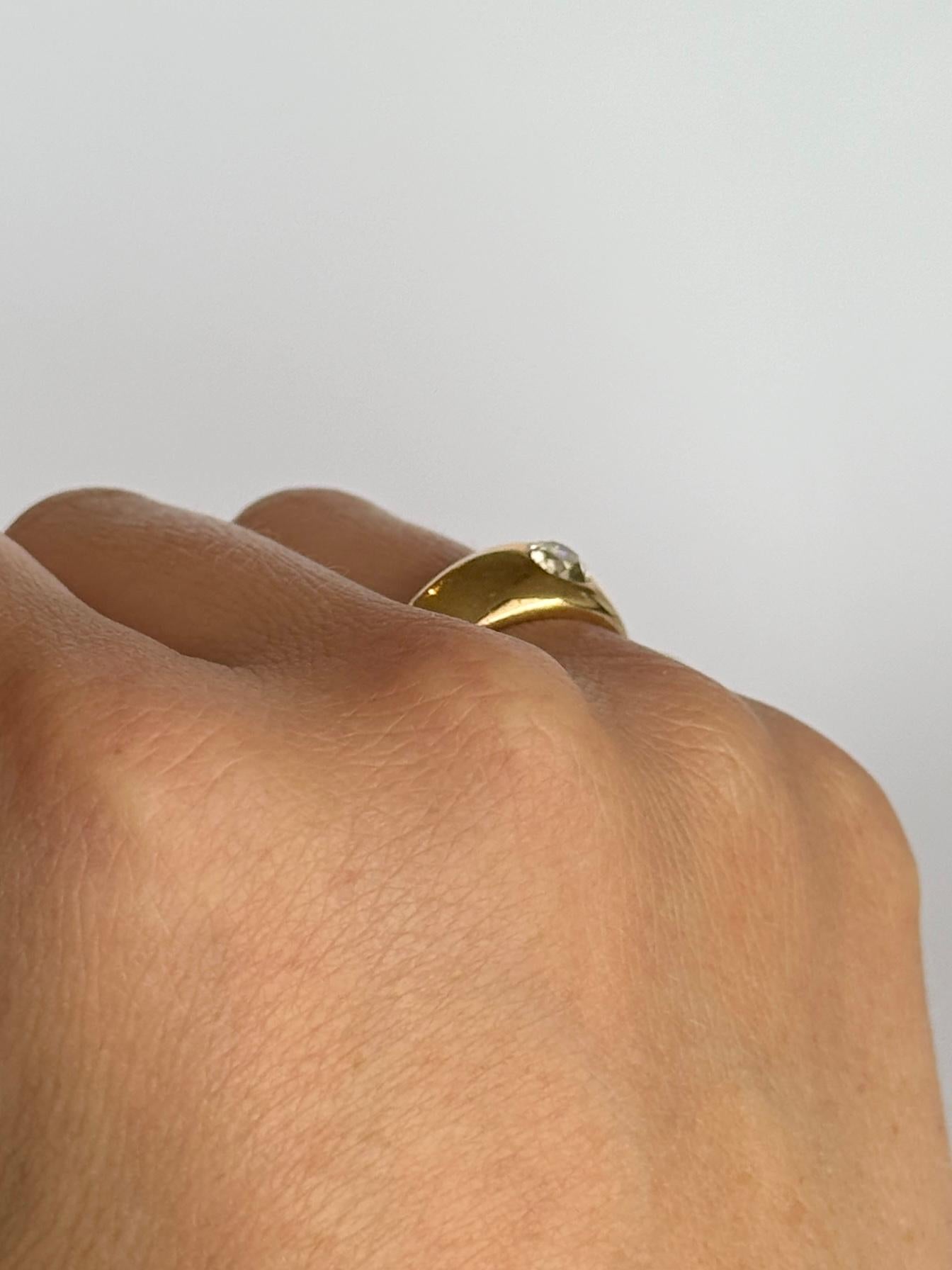 Art Deco Diamond and 18 Carat Gold Solitaire Band (Art déco) im Angebot