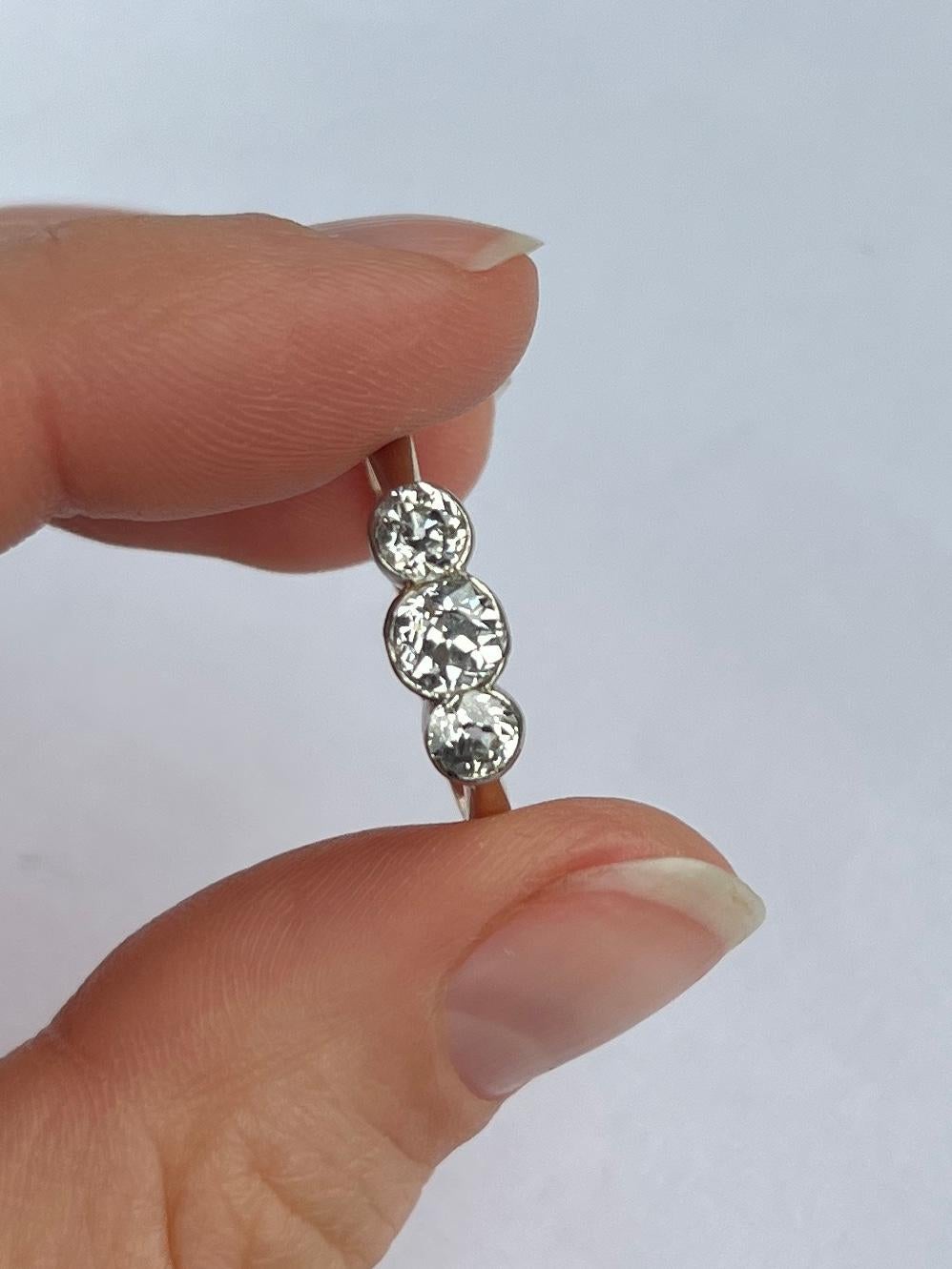 Art Decó de diamantes y oro de 18 quilates de tres piedras en Bueno estado para la venta en Chipping Campden, GB
