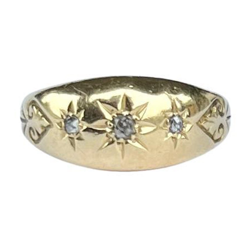 Art Deco Diamond and 18 Carat Gold Three-Stone Star Setting Band For Sale