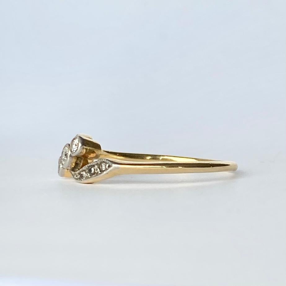 Round Cut Art Deco Diamond and 18 Carat Gold Three-Stone Twist Ring For Sale