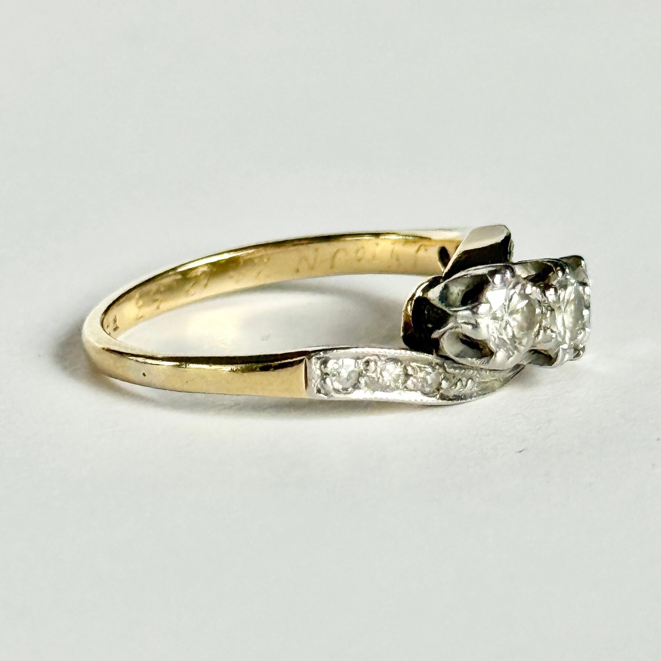 Art Deco Diamond and 18 Carat Gold Three-Stone Twist Ring For Sale 2