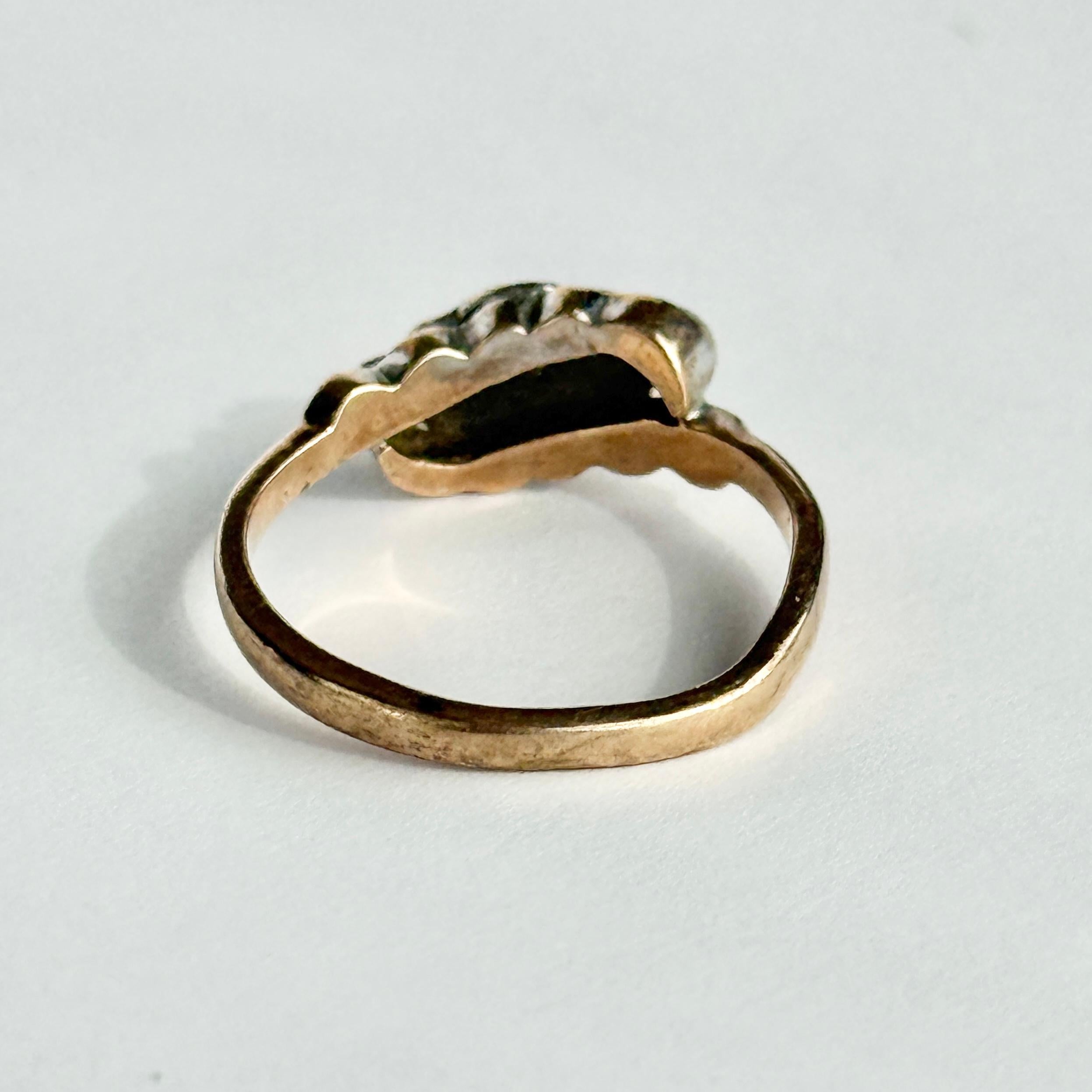 Anillo Art Decó con diamantes y panel de oro de 9 quilates Corte redondo en venta