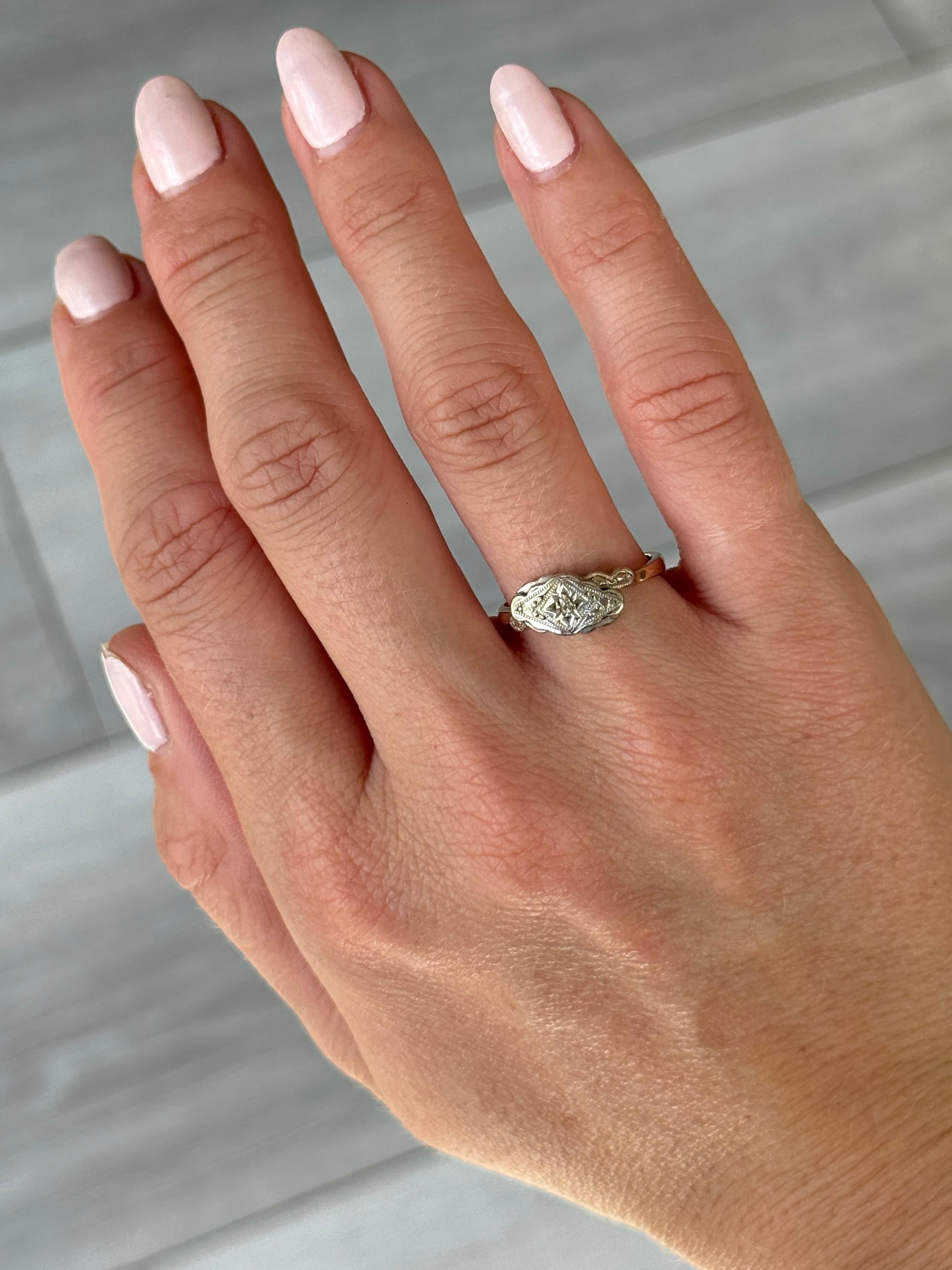 Anillo Art Decó con diamantes y panel de oro de 9 quilates en Bueno estado para la venta en Chipping Campden, GB