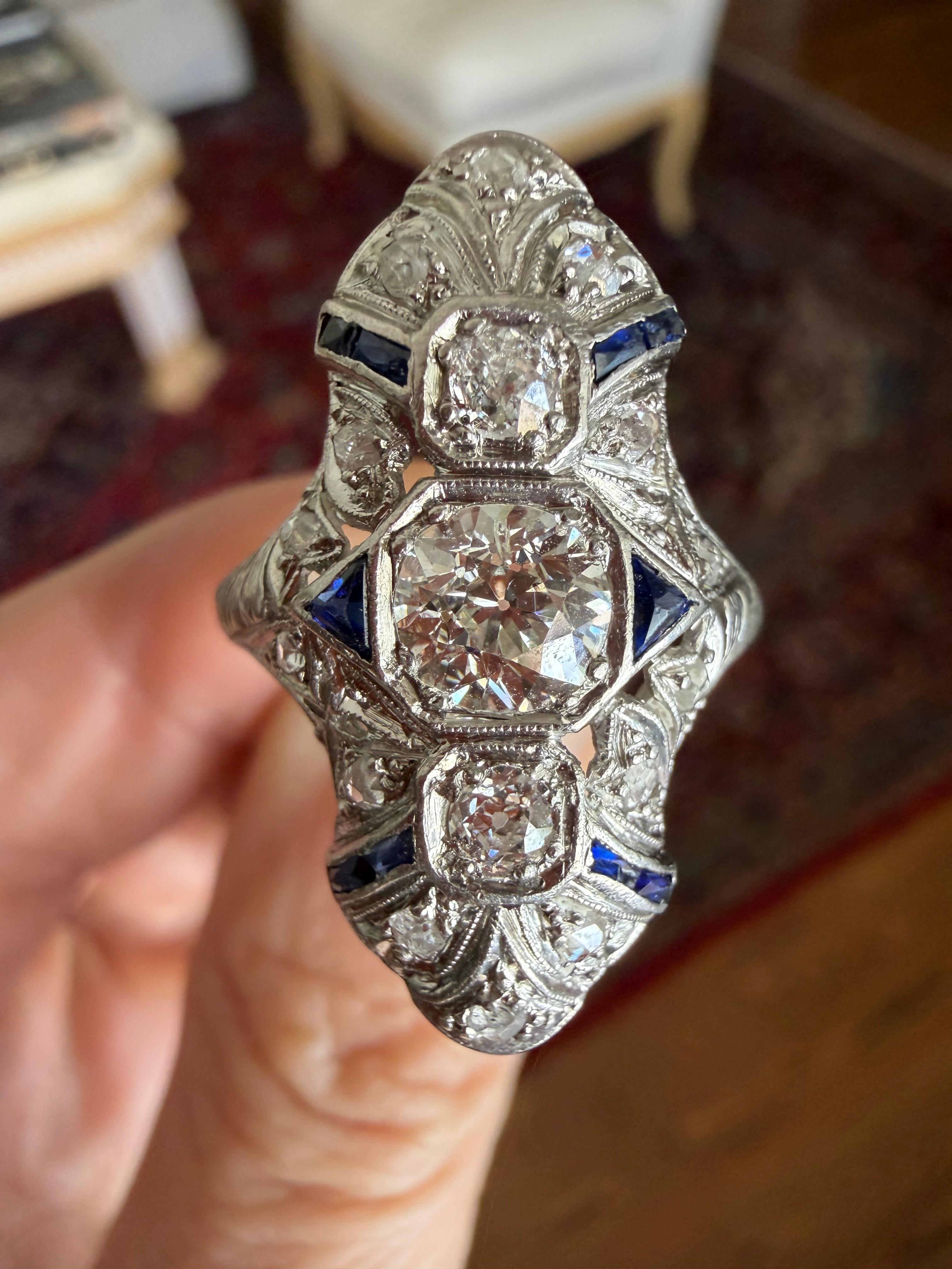 Bague de table Art déco en diamant et saphir bleu en vente 7