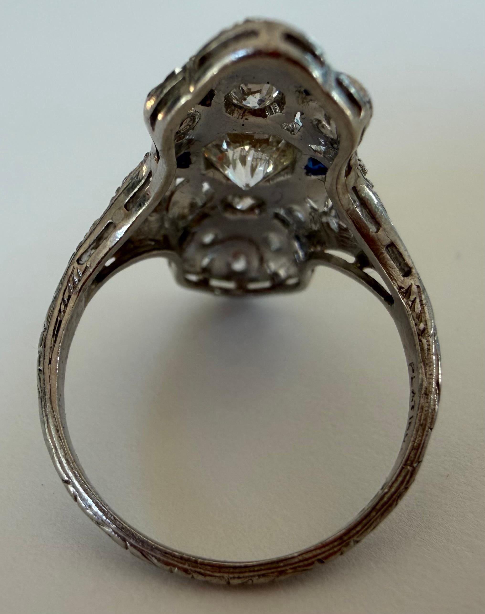 Bague de table Art déco en diamant et saphir bleu Bon état - En vente à Denver, CO