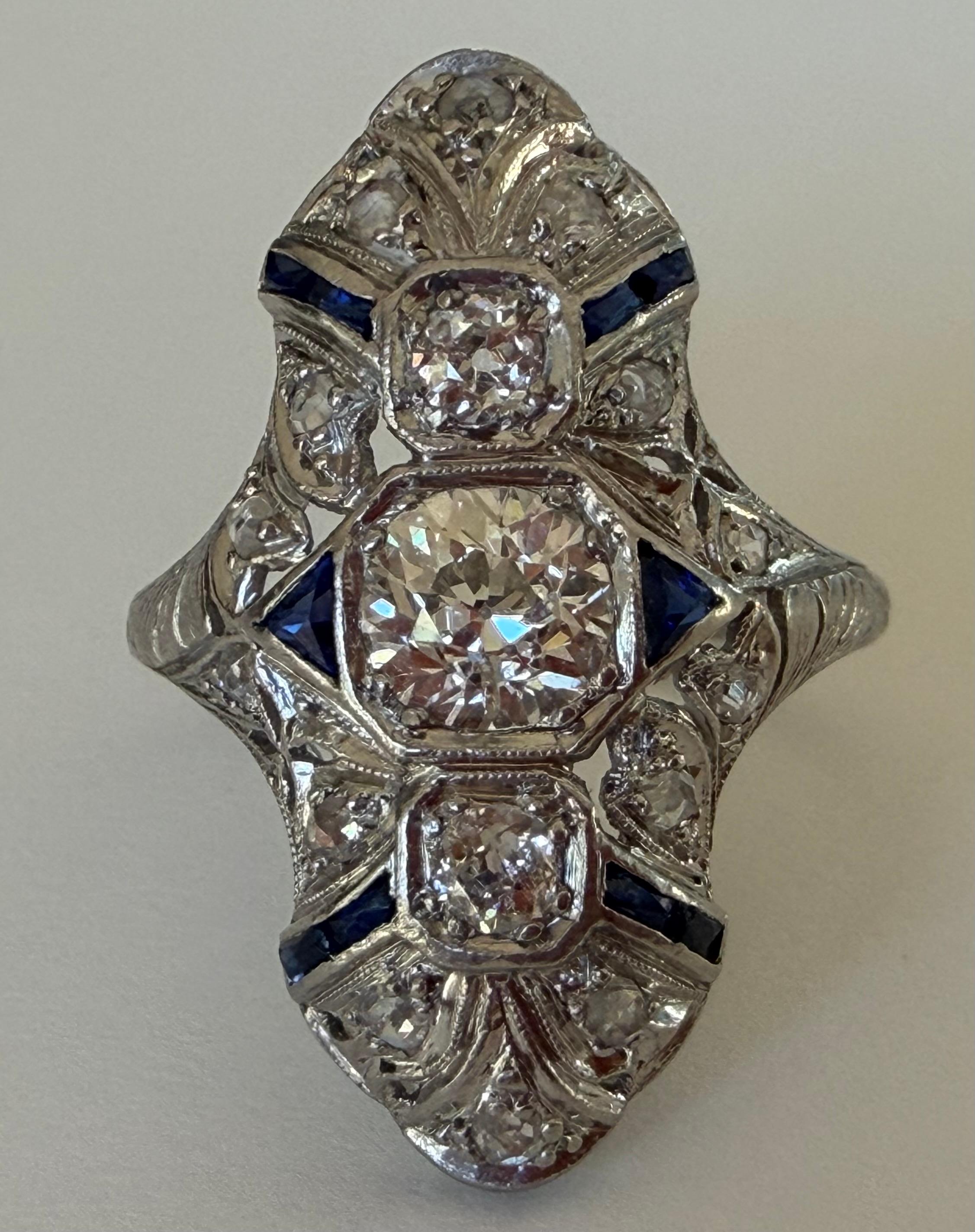 Bague de table Art déco en diamant et saphir bleu en vente 2