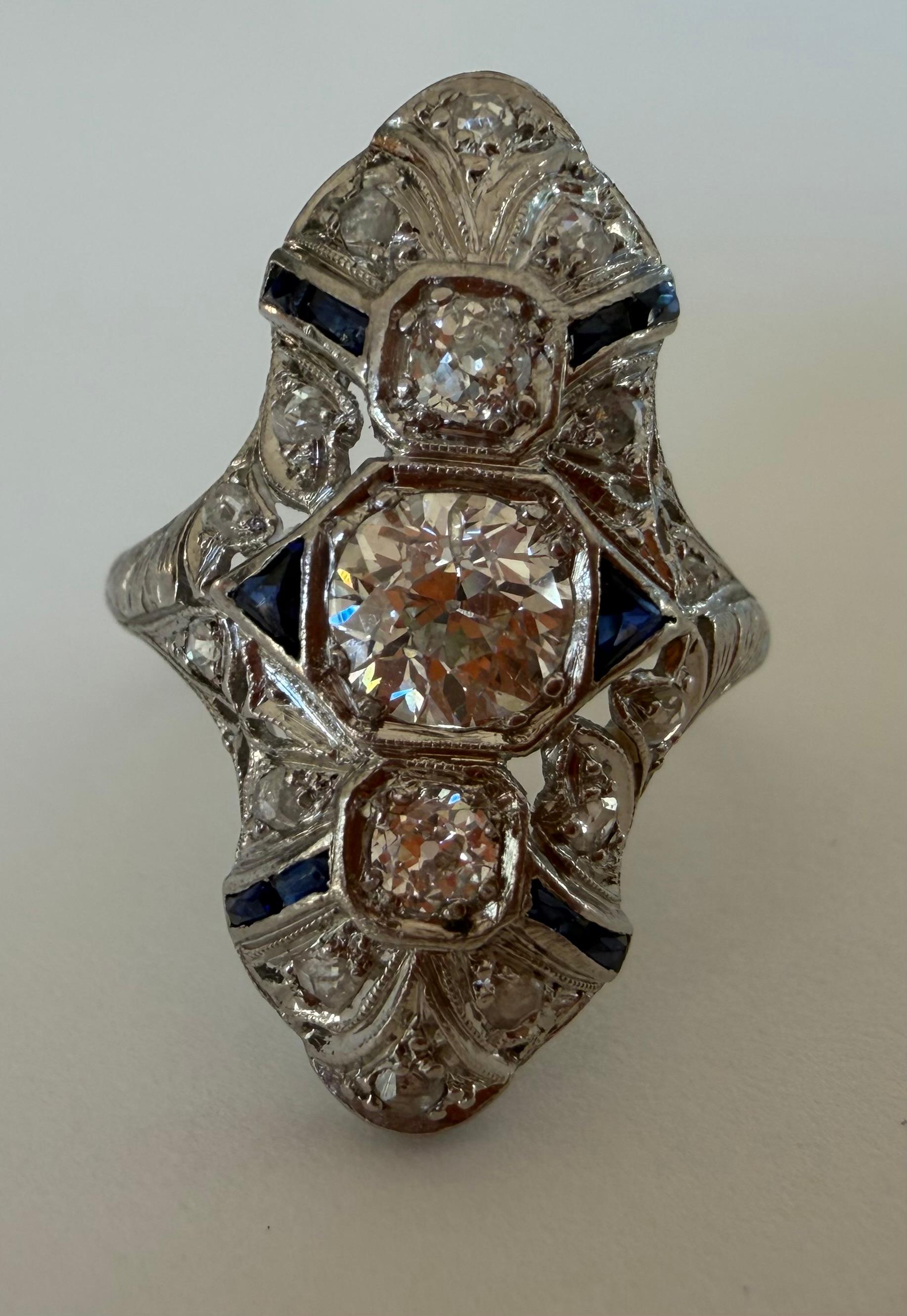 Bague de table Art déco en diamant et saphir bleu en vente 4