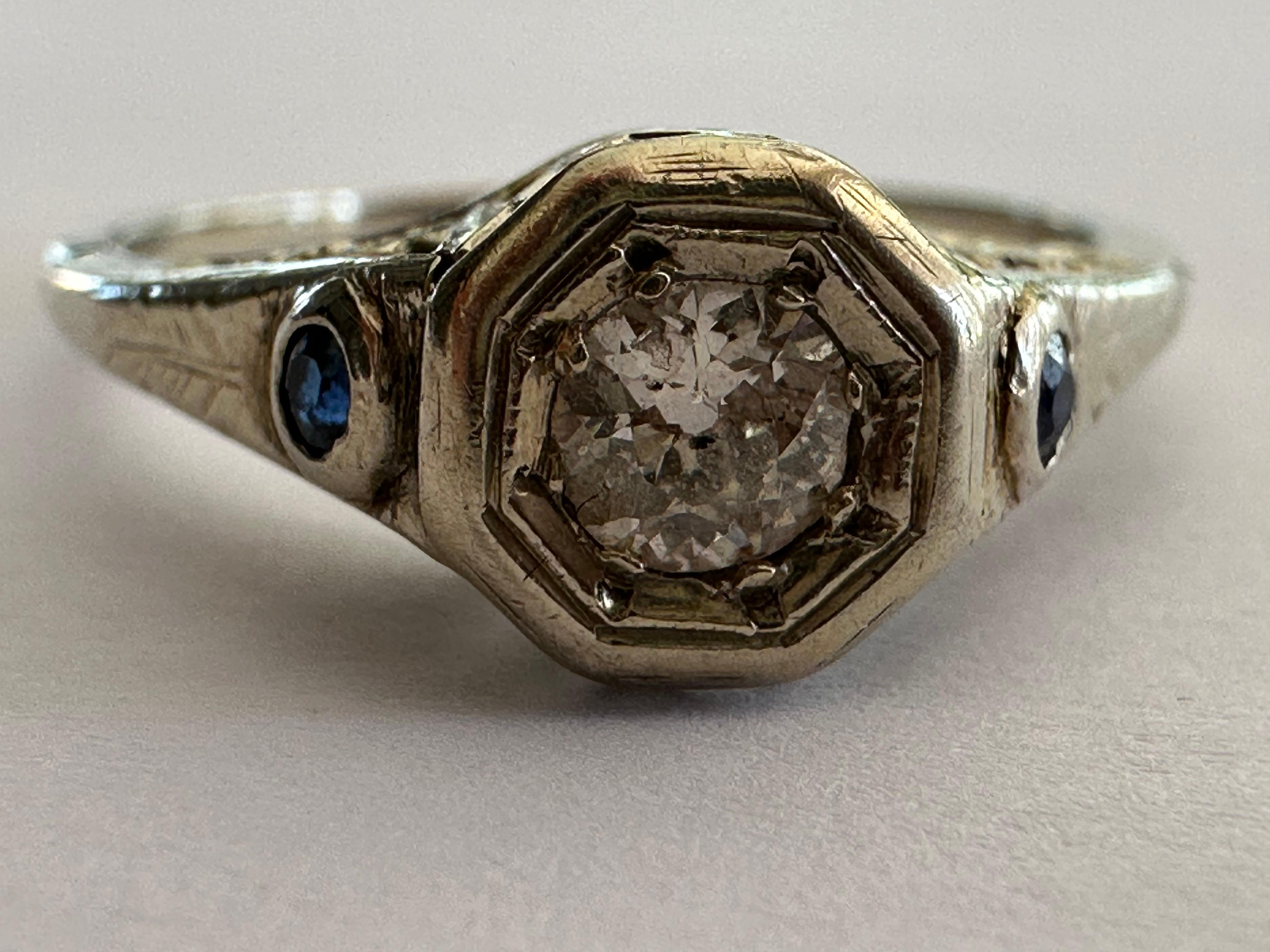 Art Deco Diamond and Blue Sapphire Filigree Engagement Ring For Sale 2