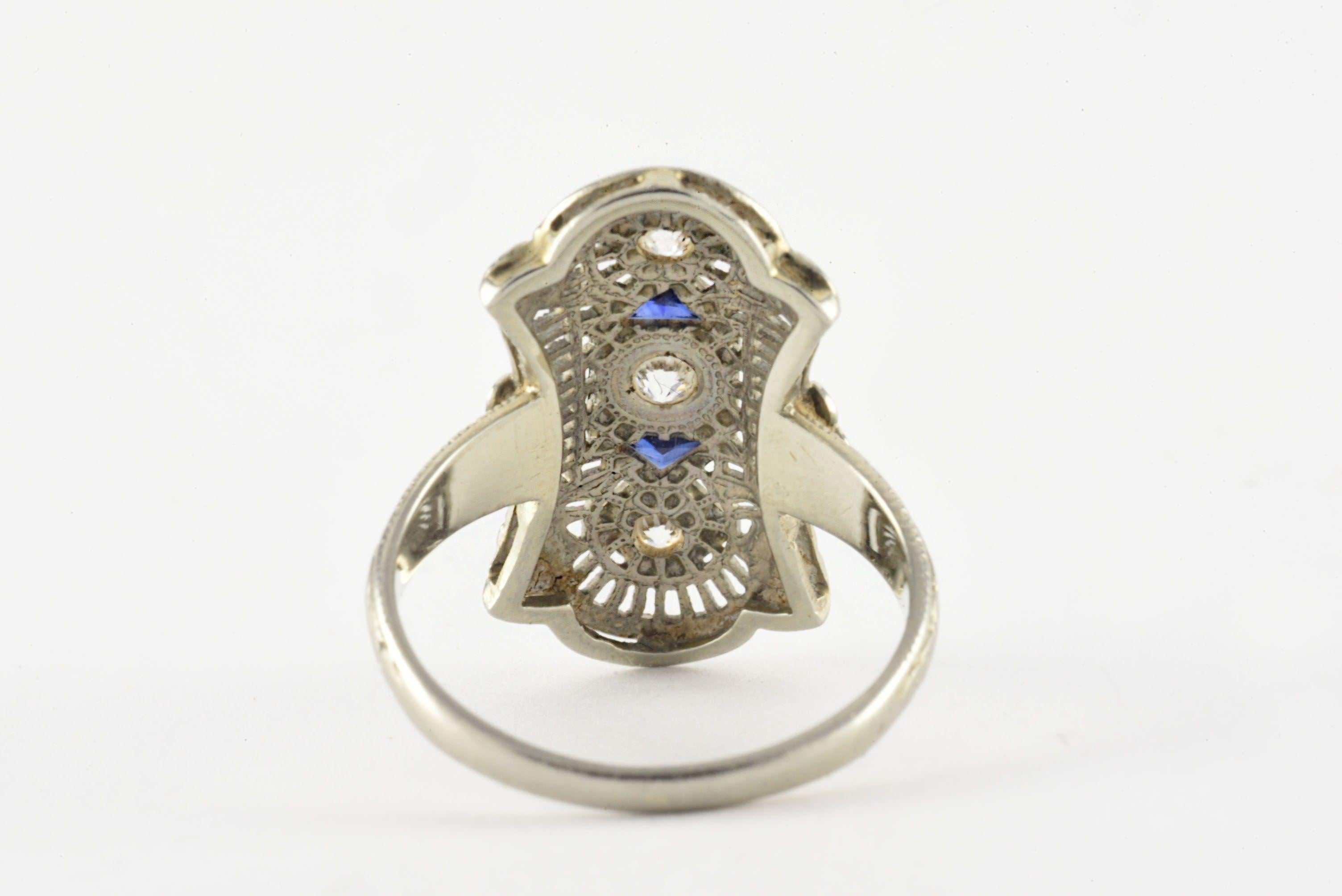 Filigraner Navette-Ring, Art déco, Diamant und blauer Saphir (Alteuropäischer Schliff) im Angebot