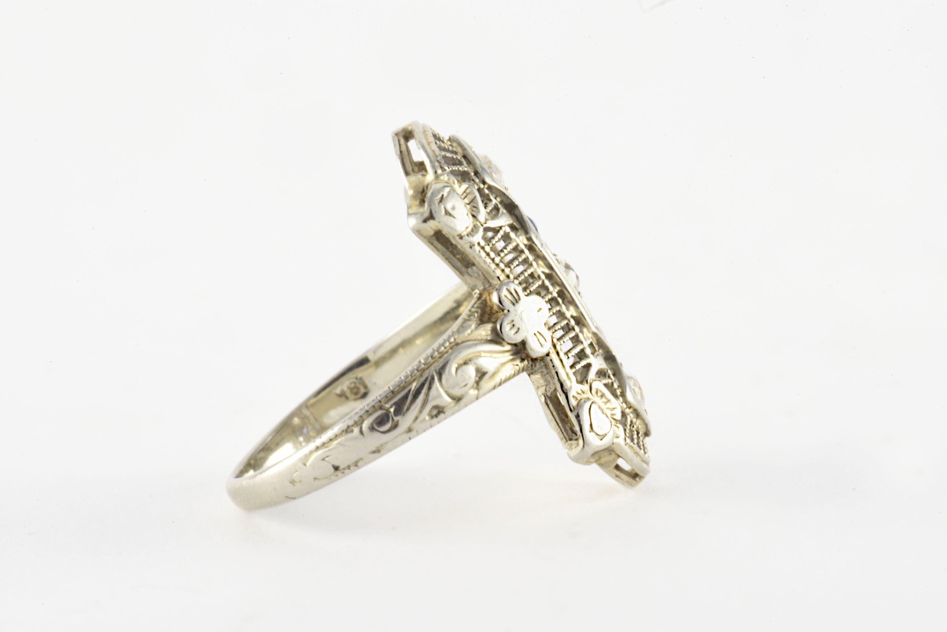 Filigraner Navette-Ring, Art déco, Diamant und blauer Saphir im Zustand „Gut“ im Angebot in Denver, CO