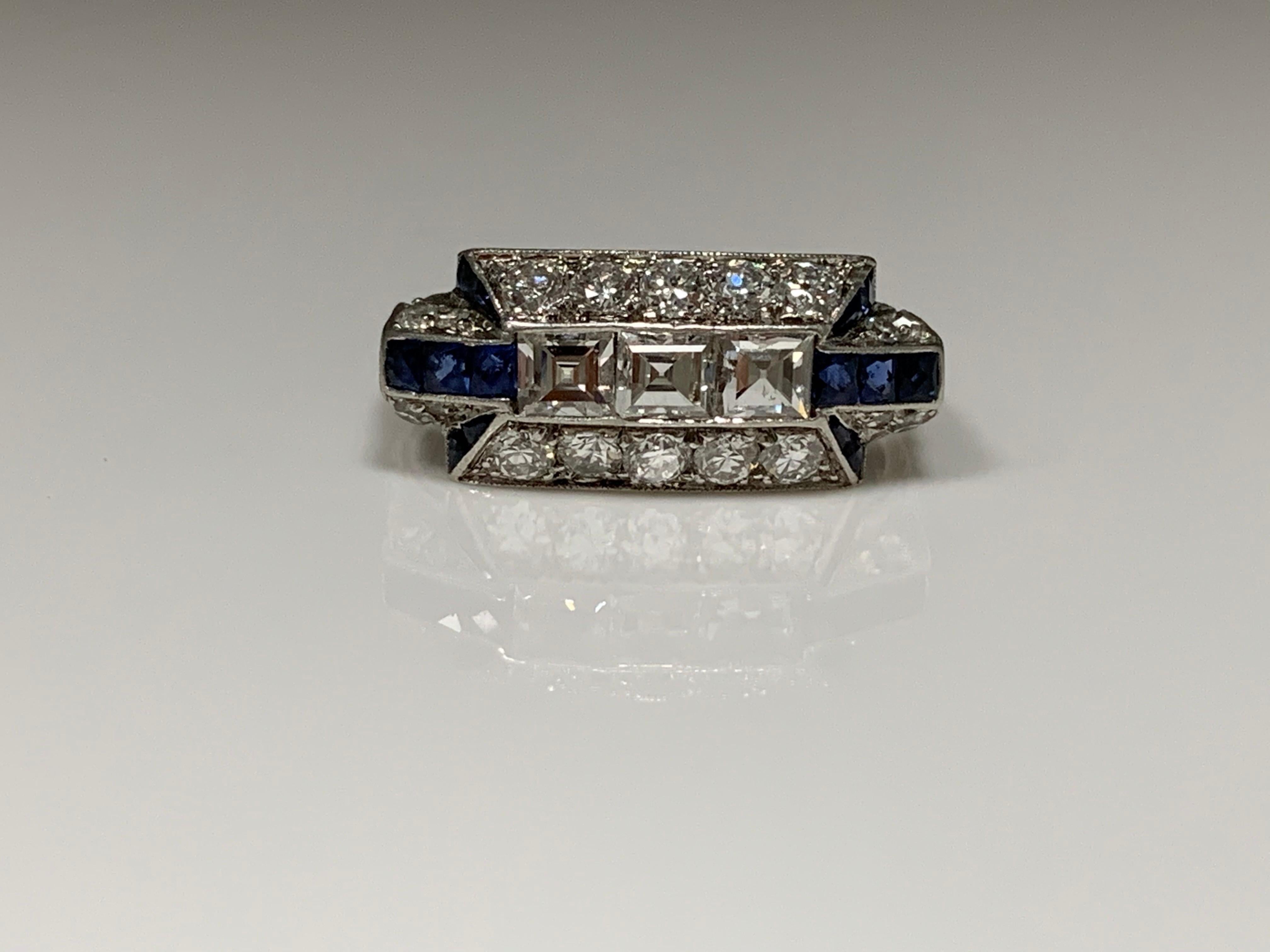 Art Deco Diamond and Blue Sapphire Ring in Platinum For Sale 1