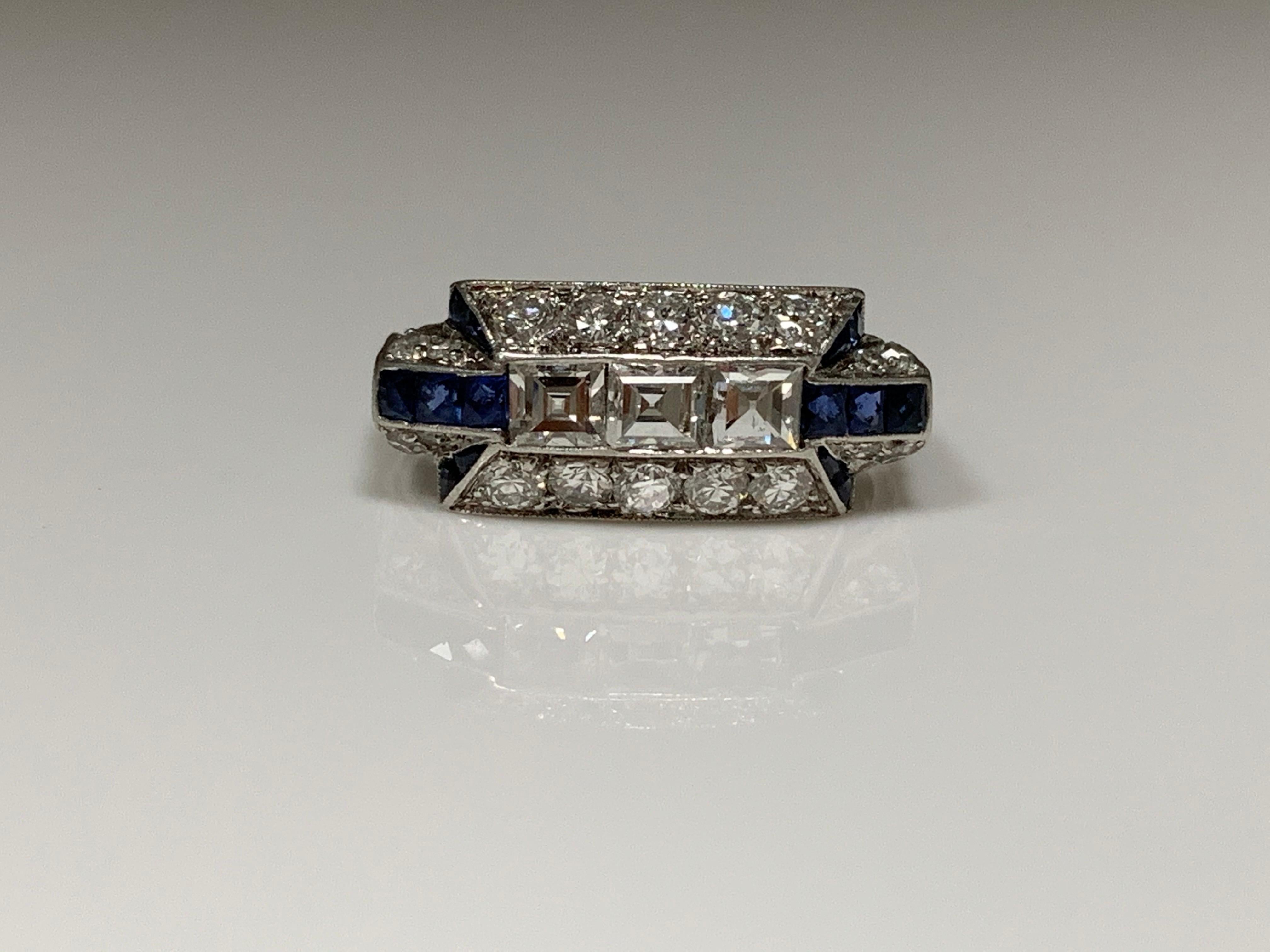 Art Deco Diamond and Blue Sapphire Ring in Platinum For Sale 2