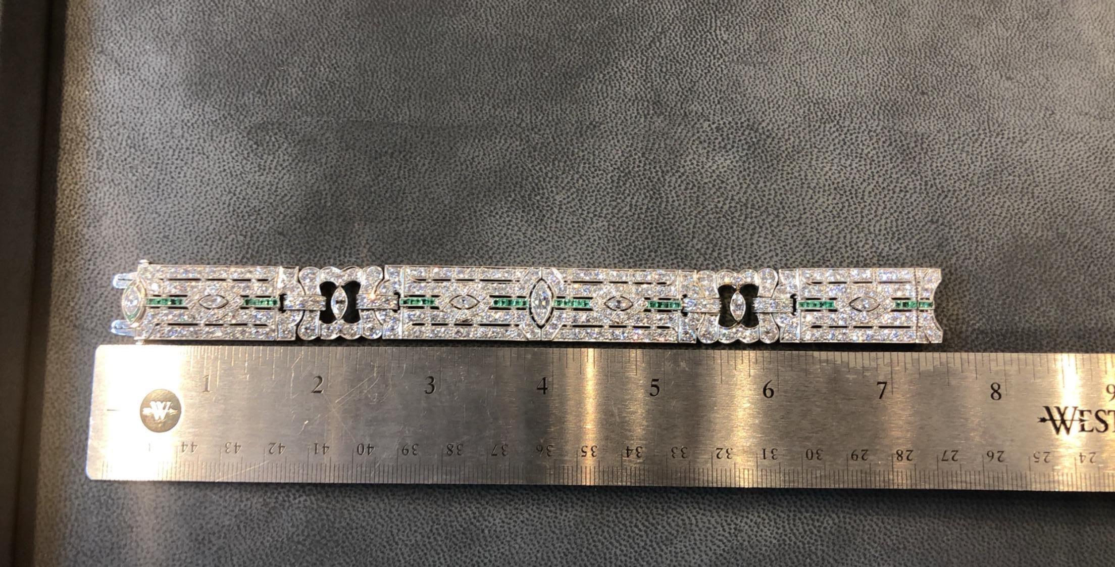 Art Deco Diamond and Emerald Bracelet In Excellent Condition In New York, NY