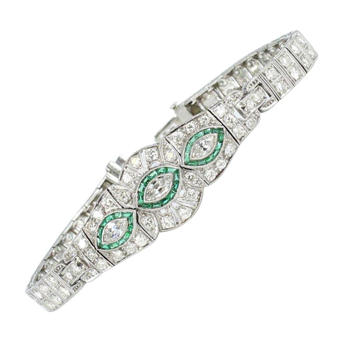  Art Deco Diamond and Emerald Bracelet in Platinum For Sale