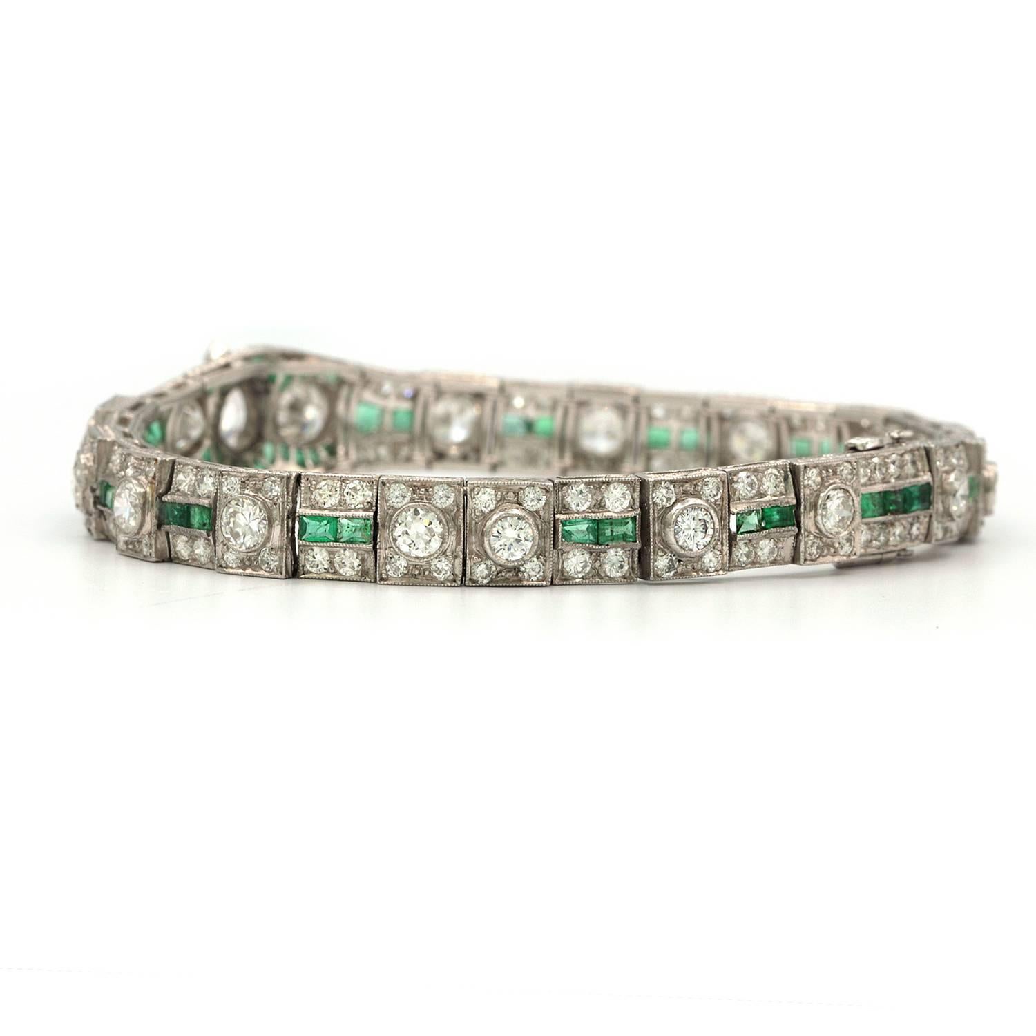 Pear Cut Art Deco Diamond and Emerald Bracelet with GIA Pear Shape 1.46 Carat F/VS 2 For Sale