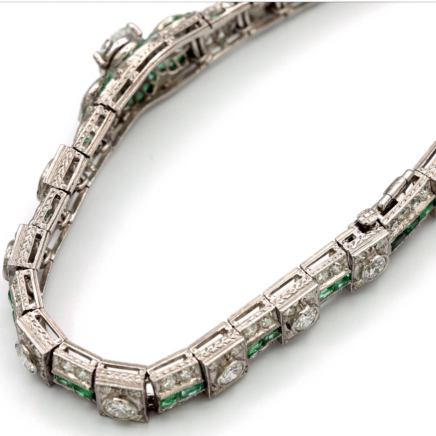 Women's Art Deco Diamond and Emerald Bracelet with GIA Pear Shape 1.46 Carat F/VS 2 For Sale