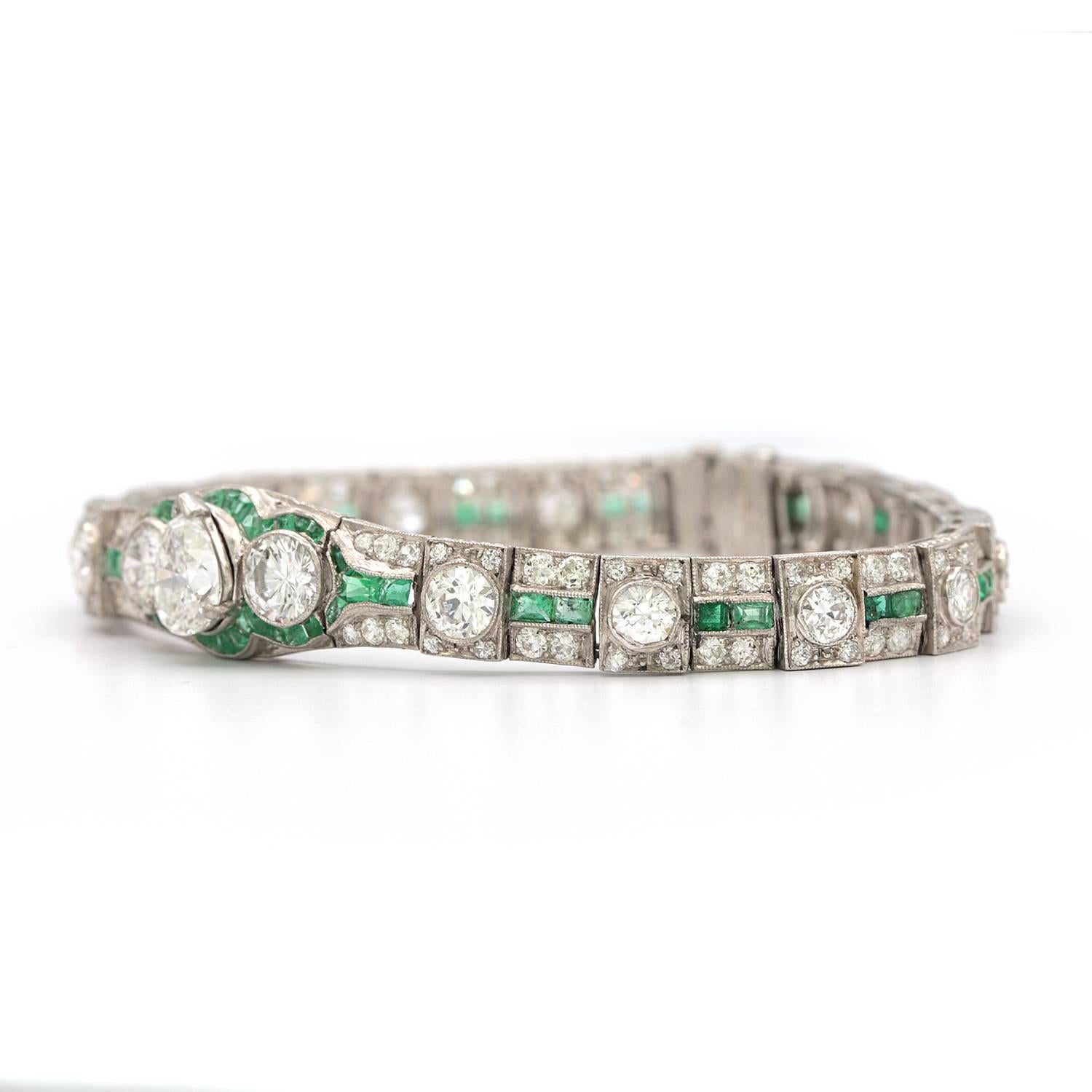 Art Deco Diamond and Emerald Bracelet with GIA Pear Shape 1.46 Carat F/VS 2 For Sale 2