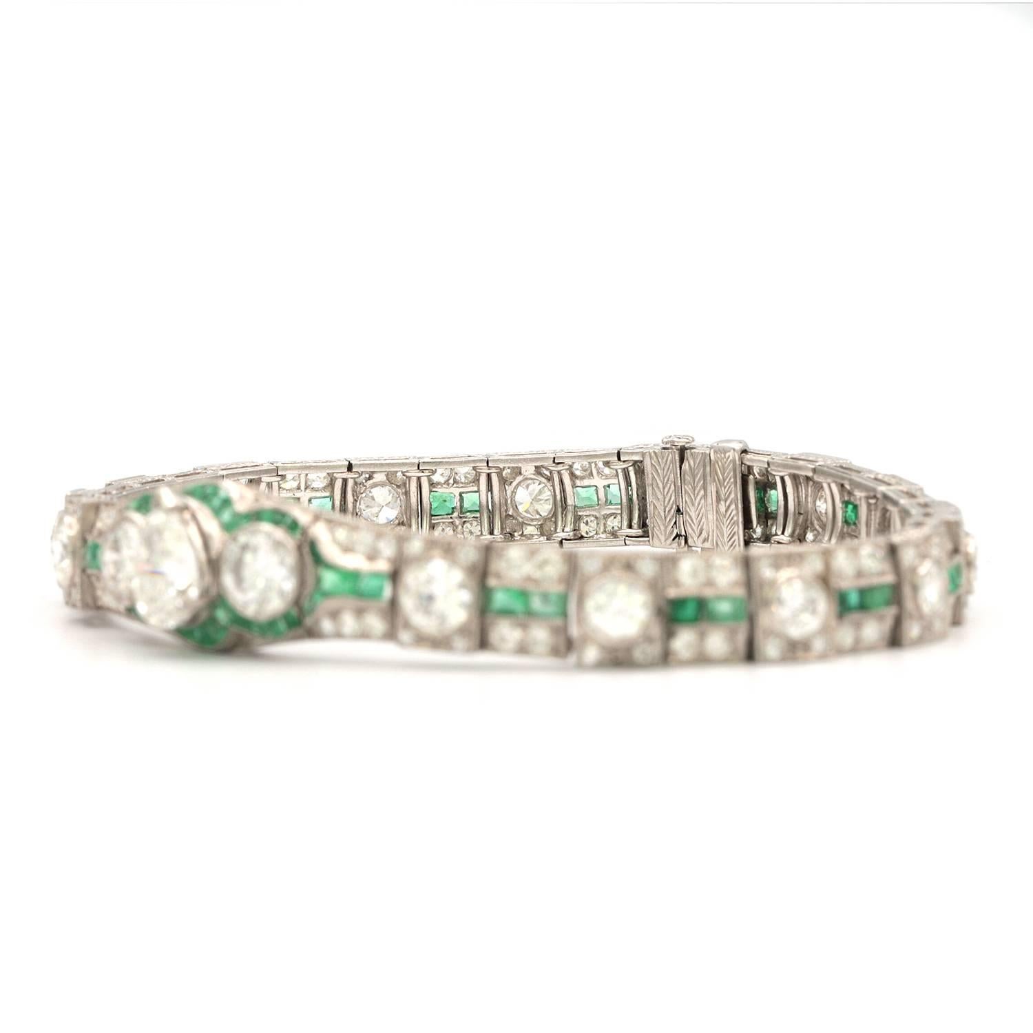 Art Deco Diamond and Emerald Bracelet with GIA Pear Shape 1.46 Carat F/VS 2 For Sale 3