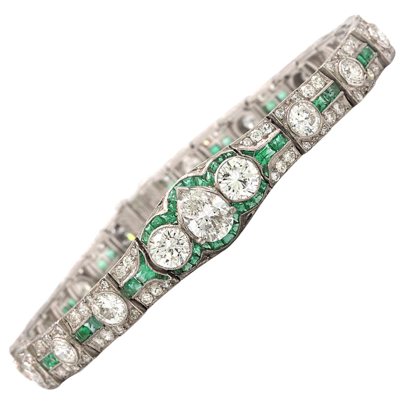 Art Deco Diamond and Emerald Bracelet with GIA Pear Shape 1.46 Carat F/VS 2 For Sale