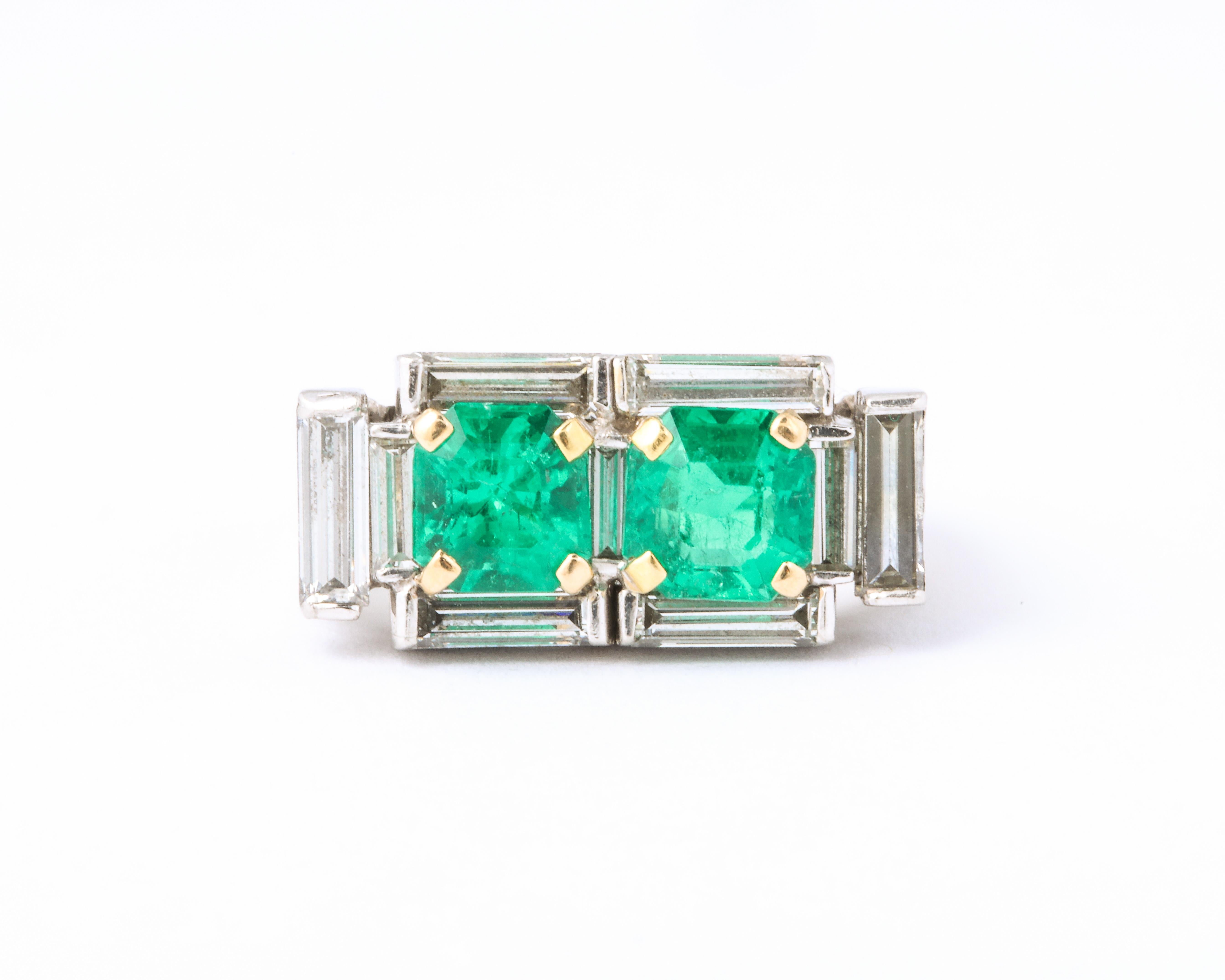 Ring aus Gold und Platin mit Diamanten und Smaragden im Art déco-Stil im Zustand „Gut“ im Angebot in New York, NY