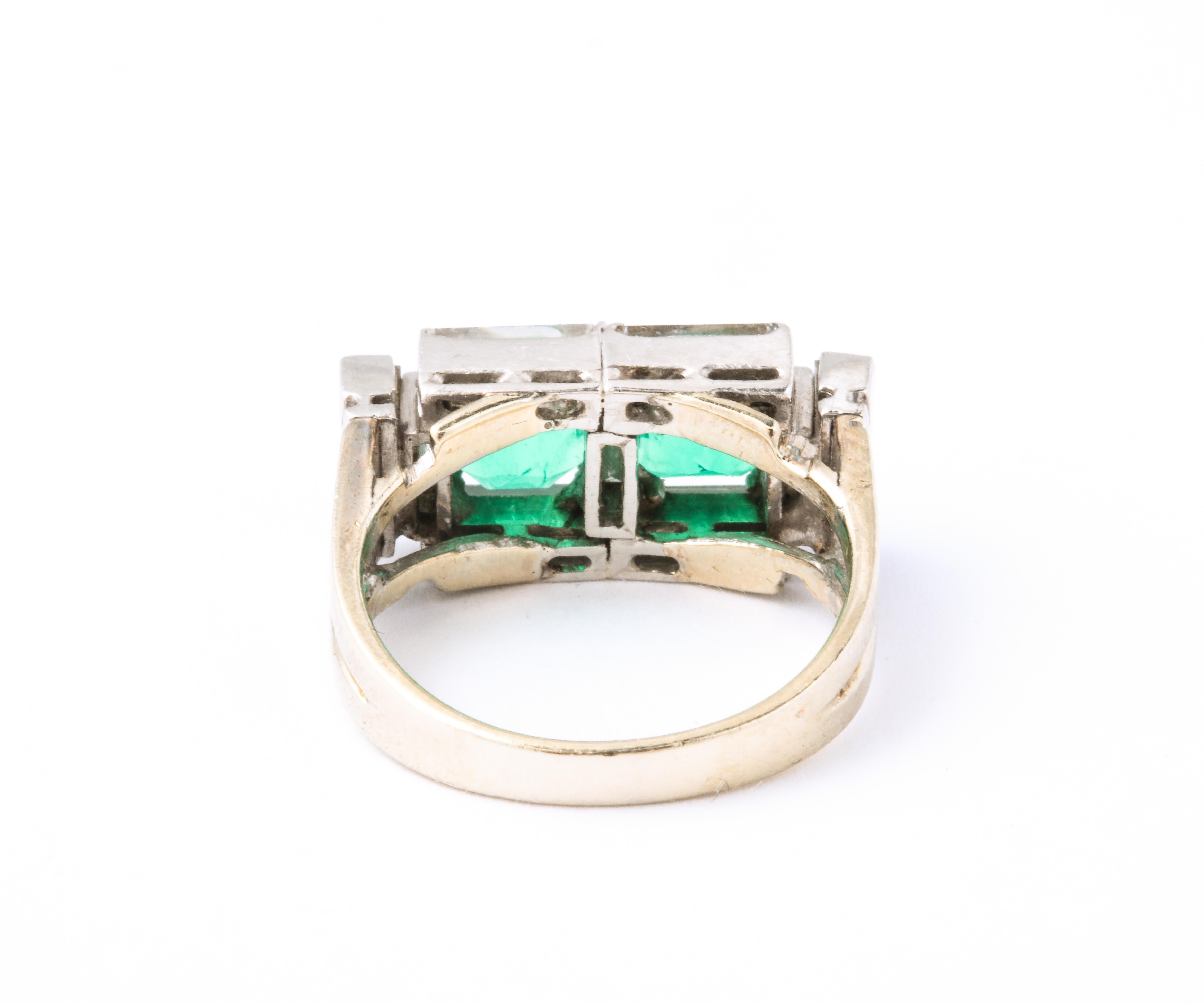 Art Deco Diamond and Emerald Gold and Platinum Ring In Good Condition For Sale In New York, NY