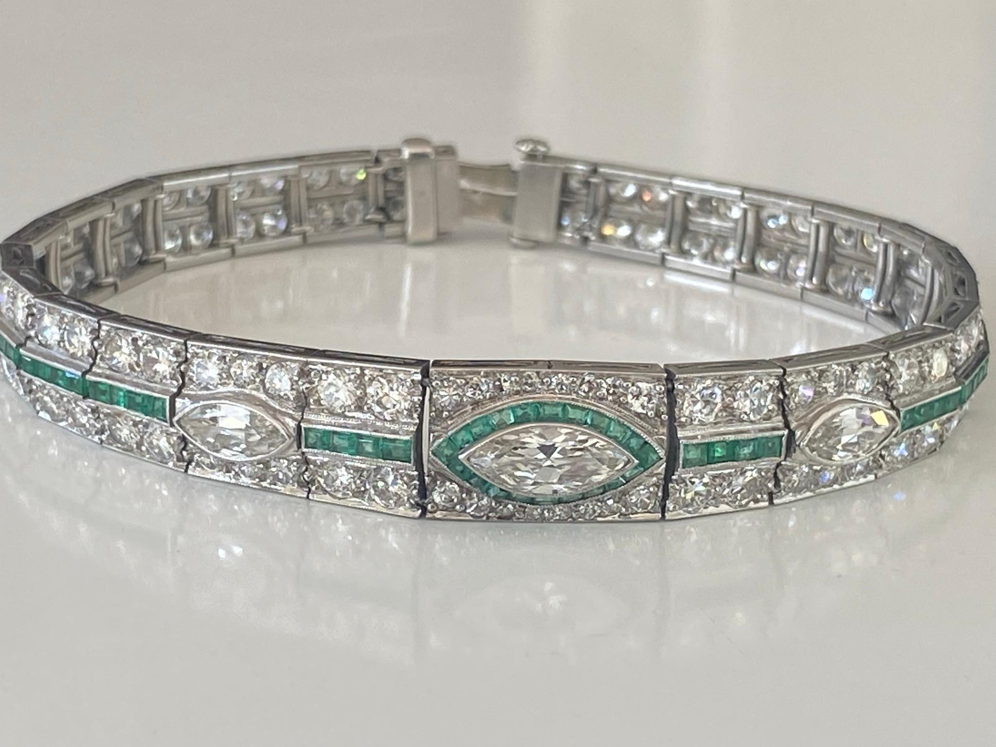 Mixed Cut Art Deco Diamond and Emerald Link Bracelet For Sale