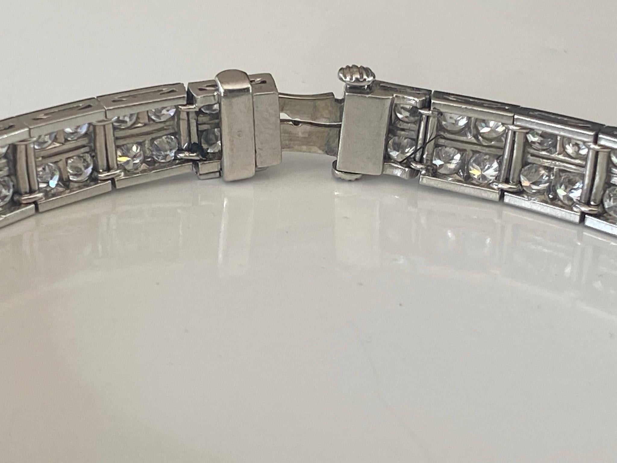 Women's Art Deco Diamond and Emerald Link Bracelet For Sale