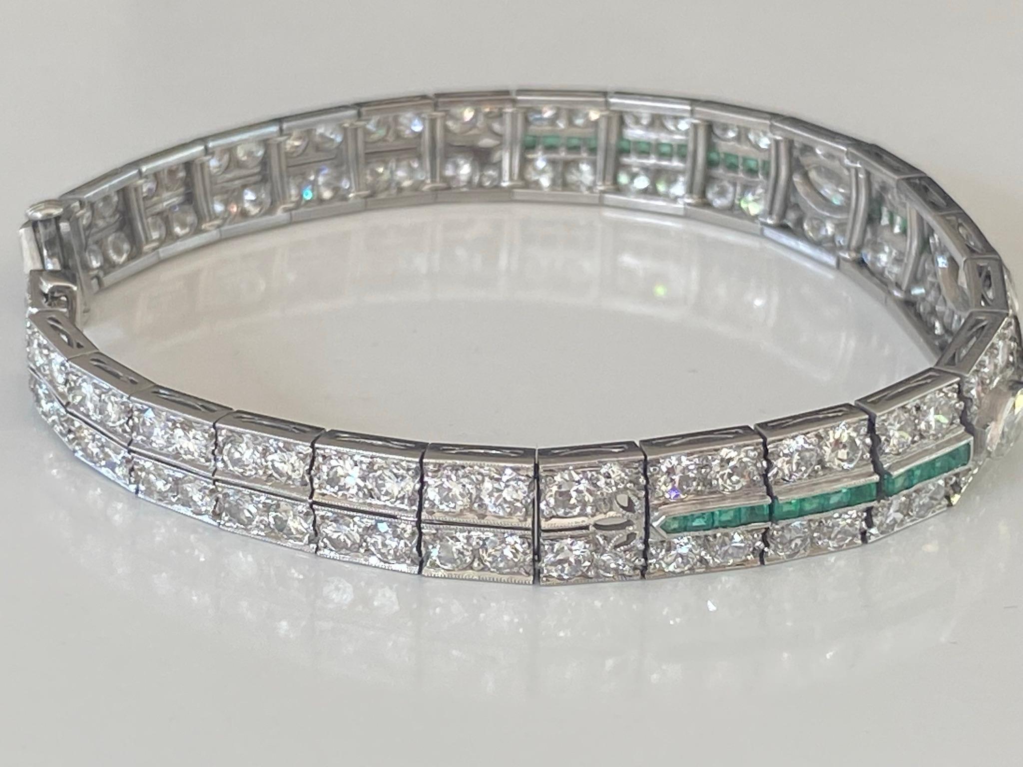 Art Deco Diamond and Emerald Link Bracelet For Sale 2