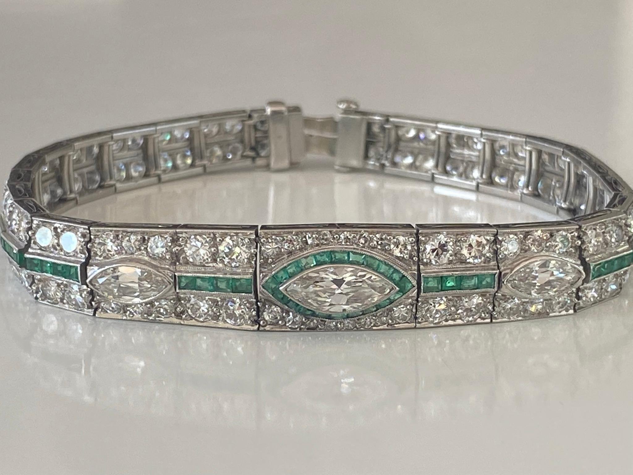 Art Deco Diamond and Emerald Link Bracelet For Sale 3