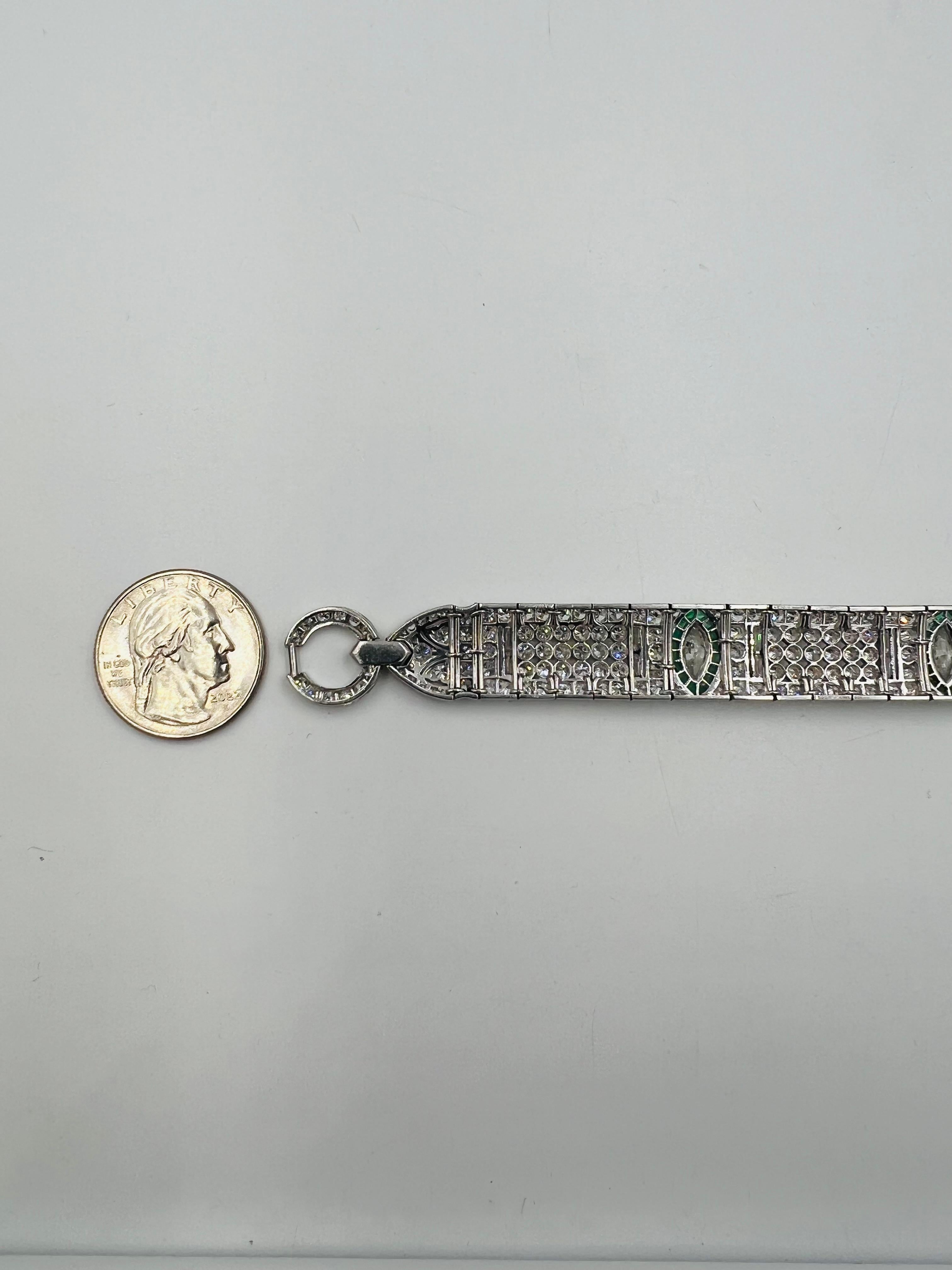 Bracelet Art Déco en platine avec diamants et émeraudes Circa 1925 en vente 5