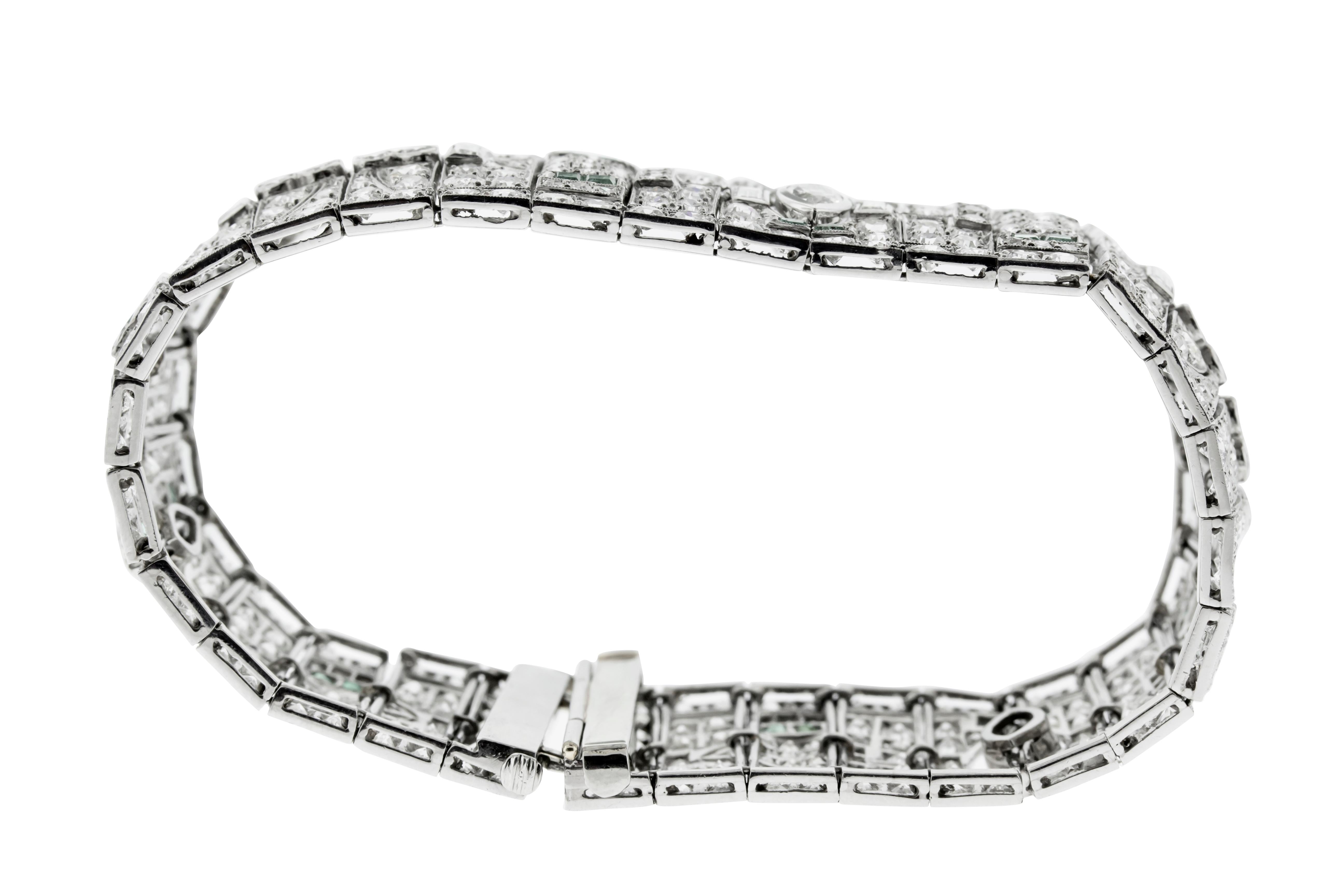 Art Deco Diamond and Emerald Platinum Bracelet In Good Condition In New York, NY