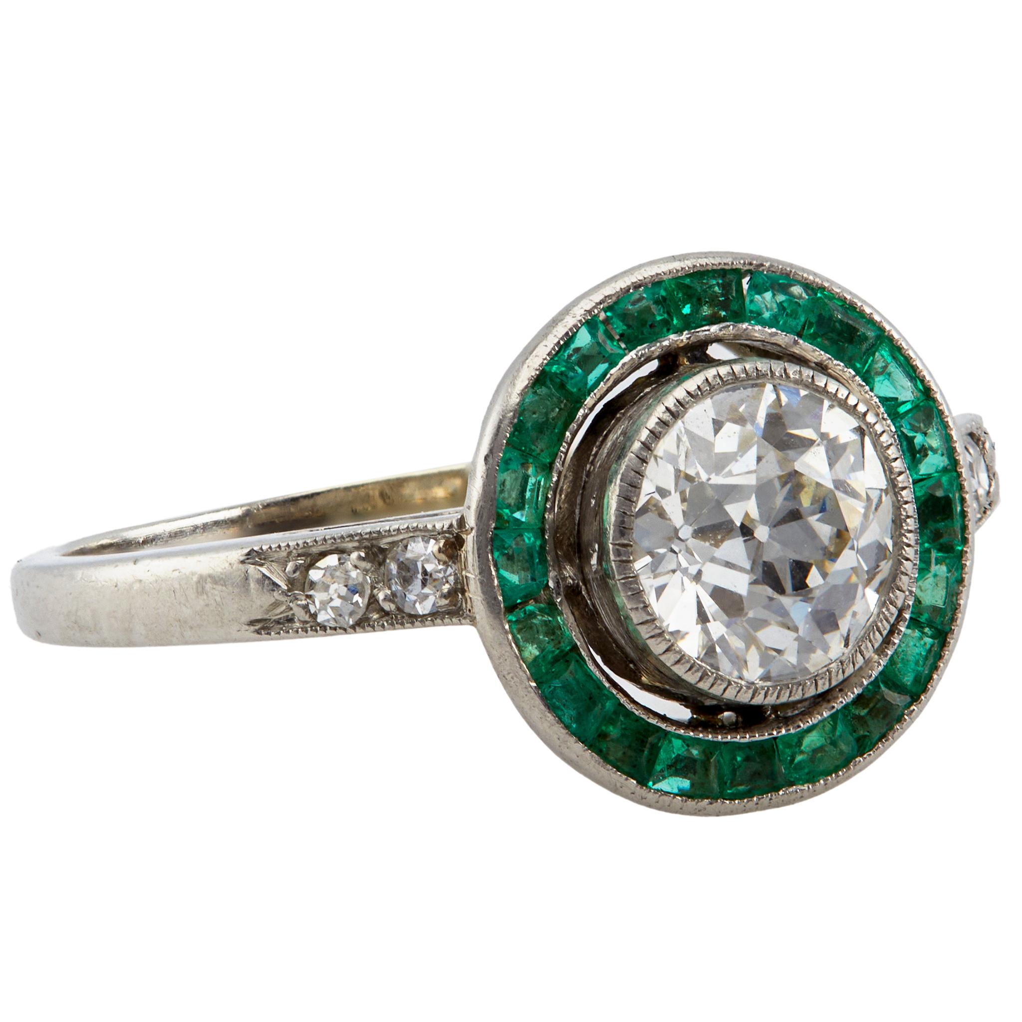 Art Deco Diamant- und Smaragd-Platin-Ring mit Ziel im Zustand „Gut“ in Beverly Hills, CA