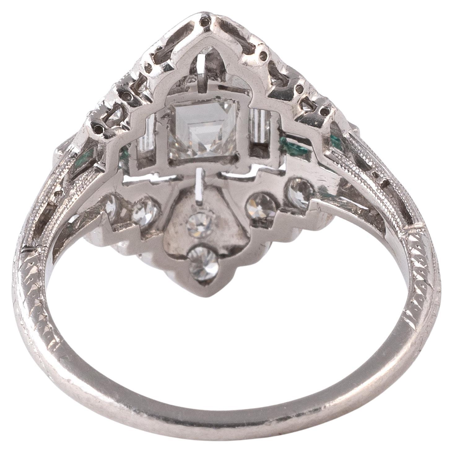 Art déco Art Deco Diamond And Emerald Ring c.1920 en vente
