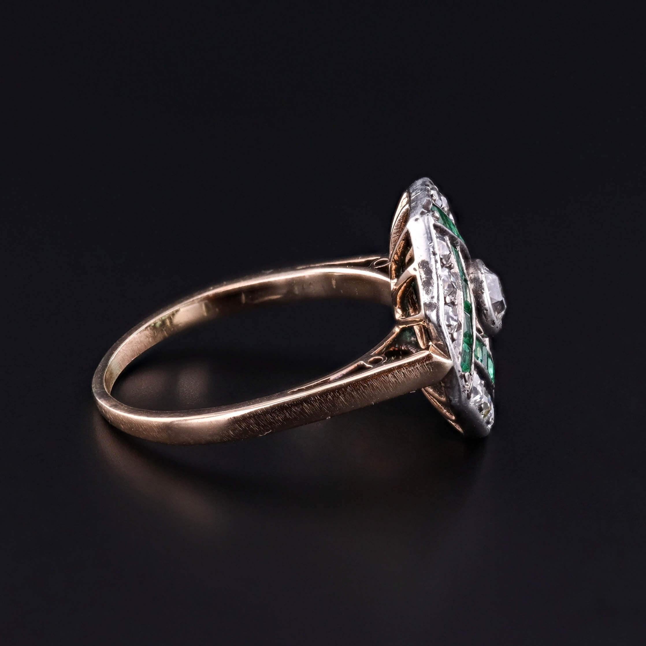 Taglio rotondo Art Deco Diamond and Emerald Ring of 14k Gold in vendita