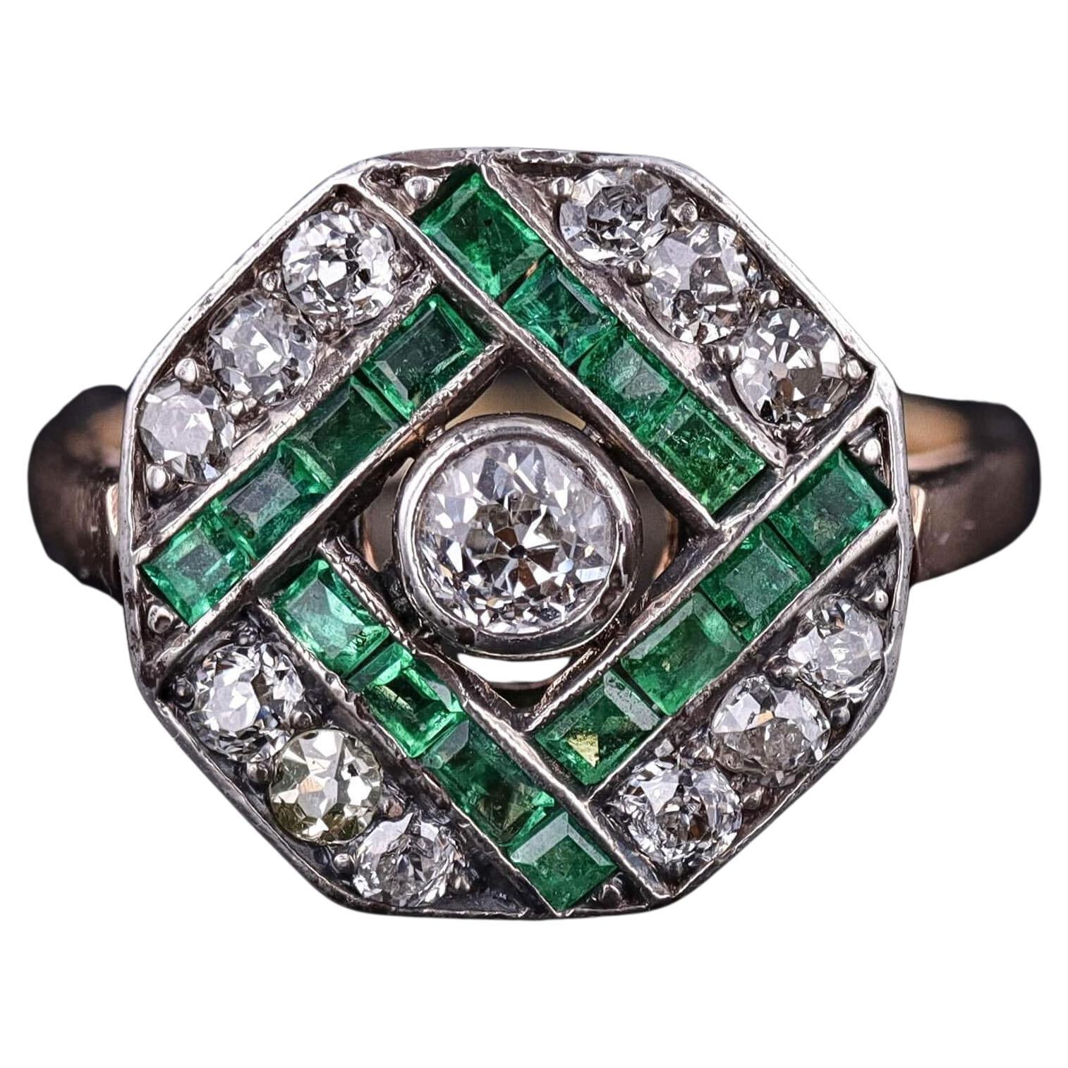 Art Deco Diamond and Emerald Ring of 14k Gold