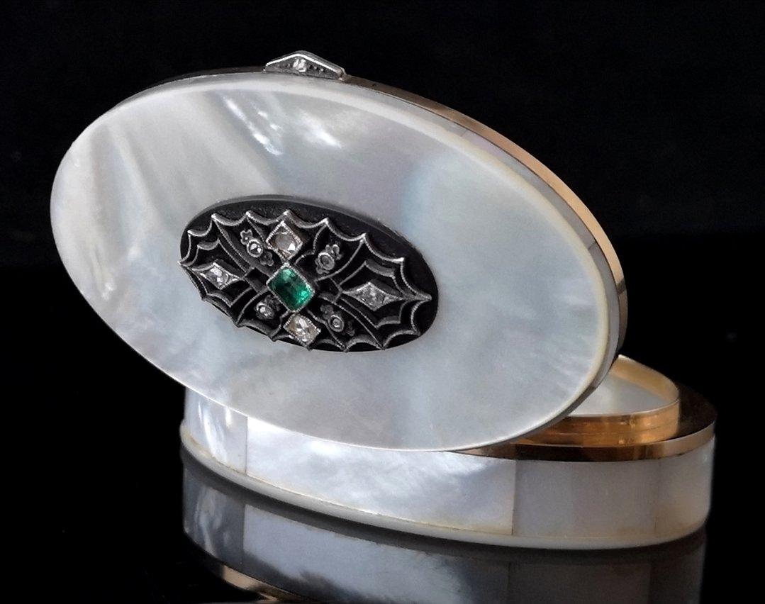 A stunning vintage, Art Deco snuff box.

Beautifully crafted from pretty panels of lustrous Mother of Pearl in an oval shape, it has an 18 karat yellow gold rim, marked and tested.

The top is set with a gorgeous silver cobweb design setting which