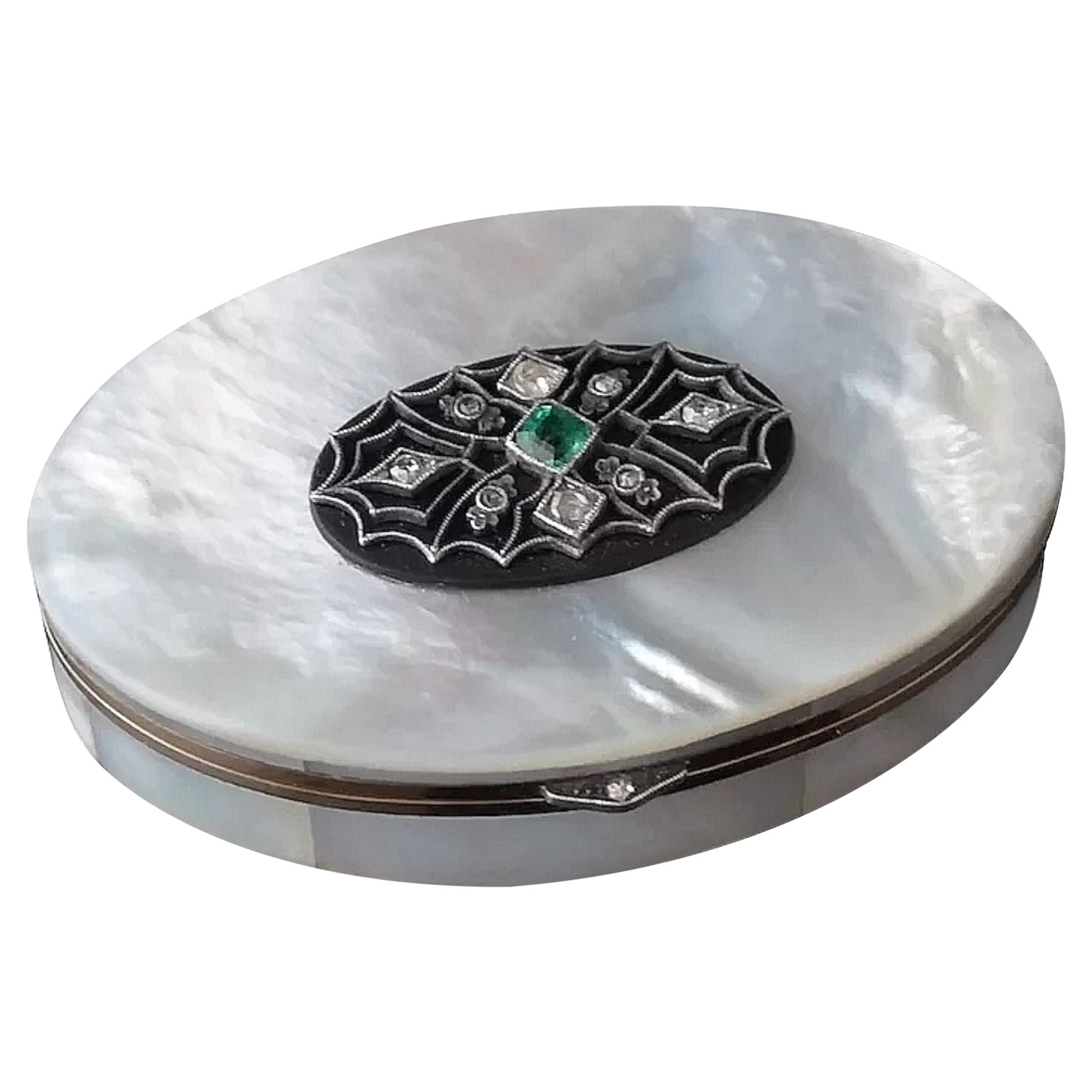 Art Deco Diamond and Emerald Snuff Box, 18 Karat Yellow Gold, Mother of Pearl
