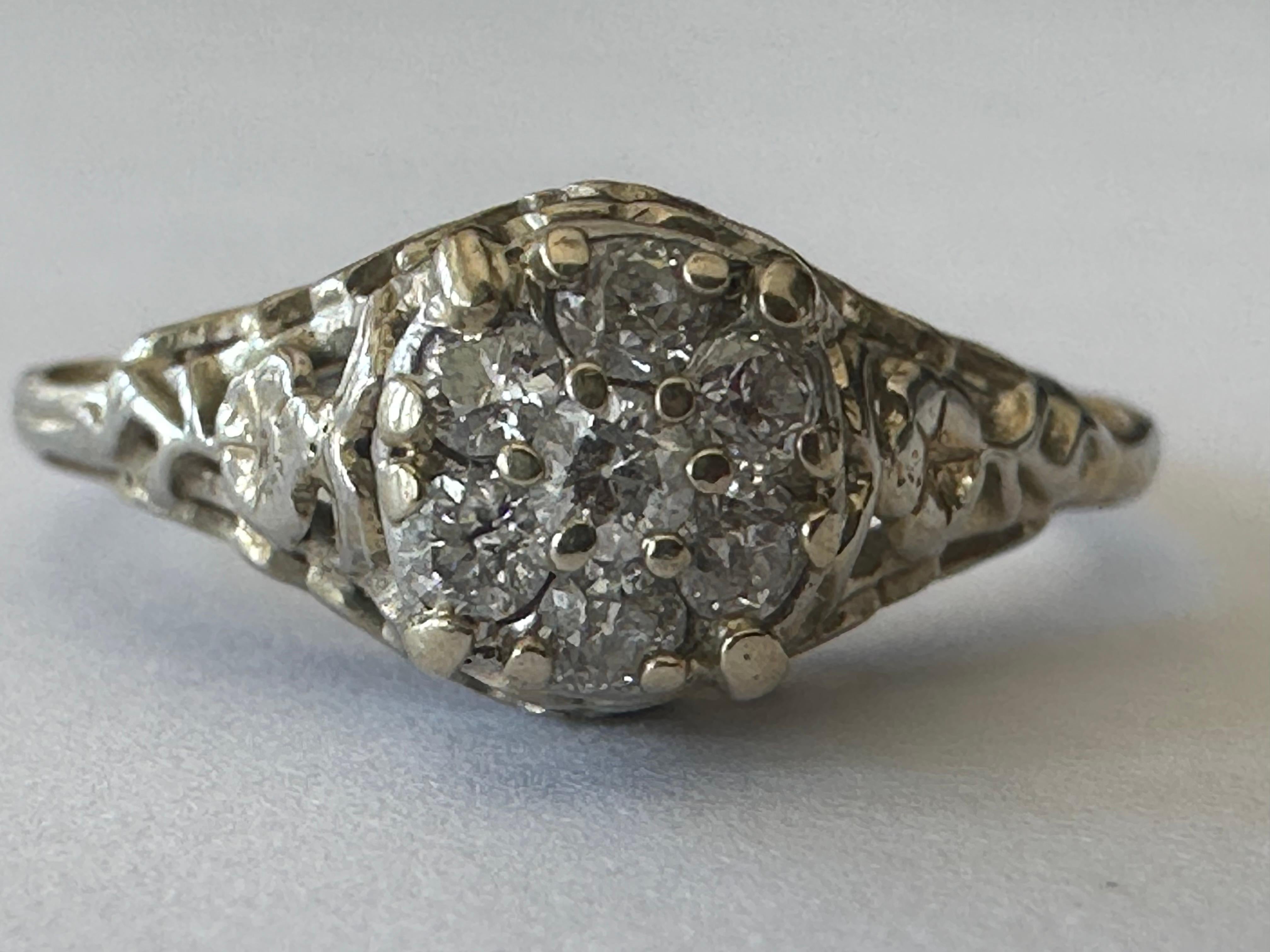 Art Deco Diamond and Filigree Cluster Flower Ring  For Sale 2