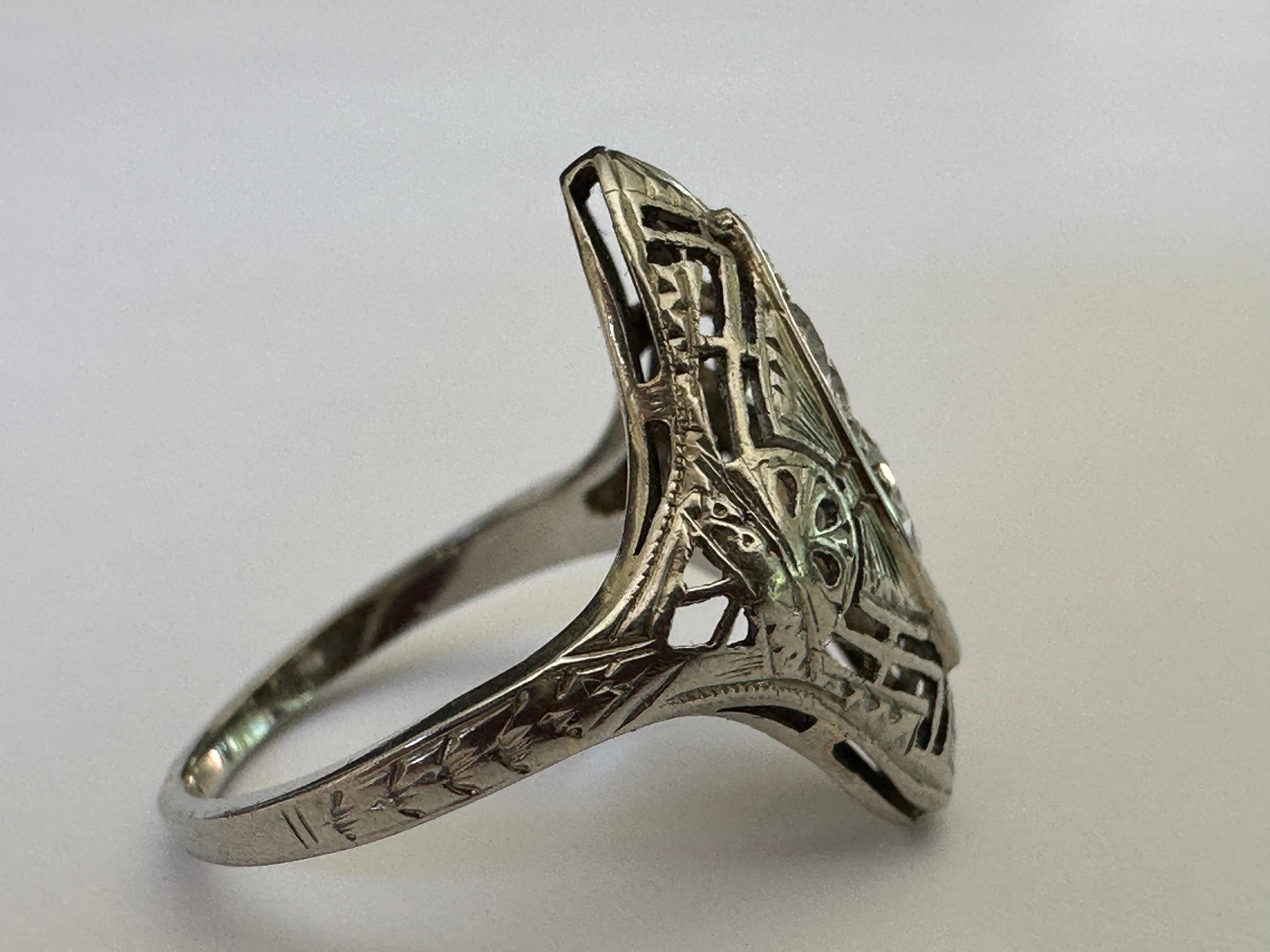 Women's Art Deco Diamond and Filigree Dinner Ring For Sale