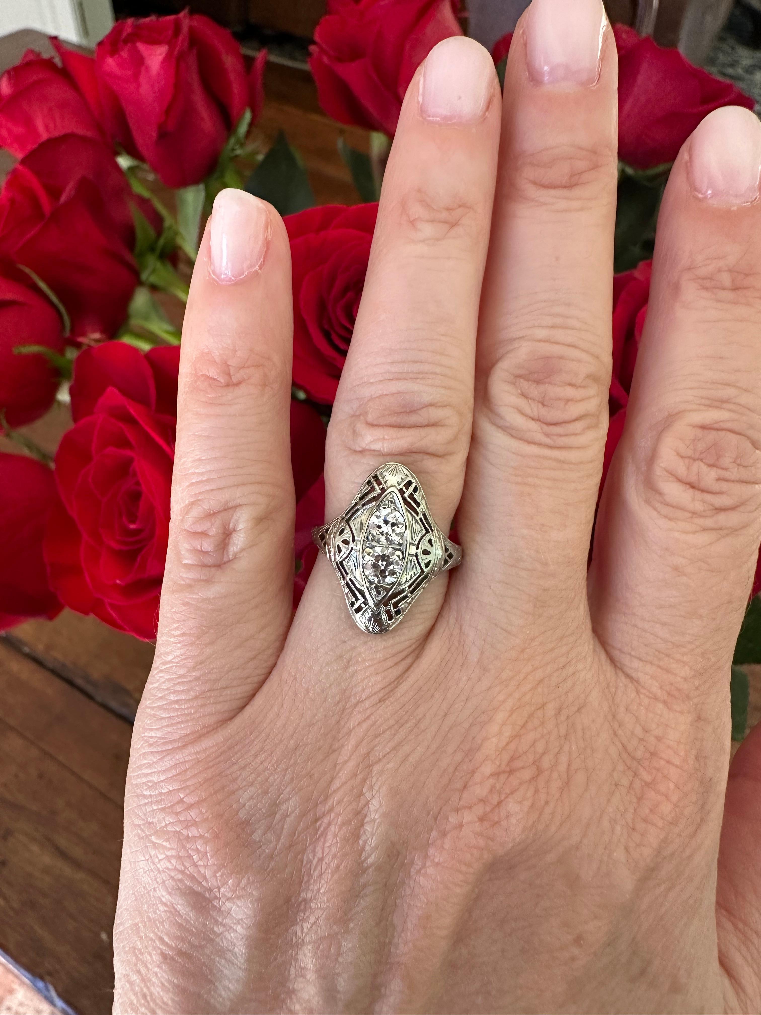 Art Deco Diamond and Filigree Dinner Ring For Sale 2