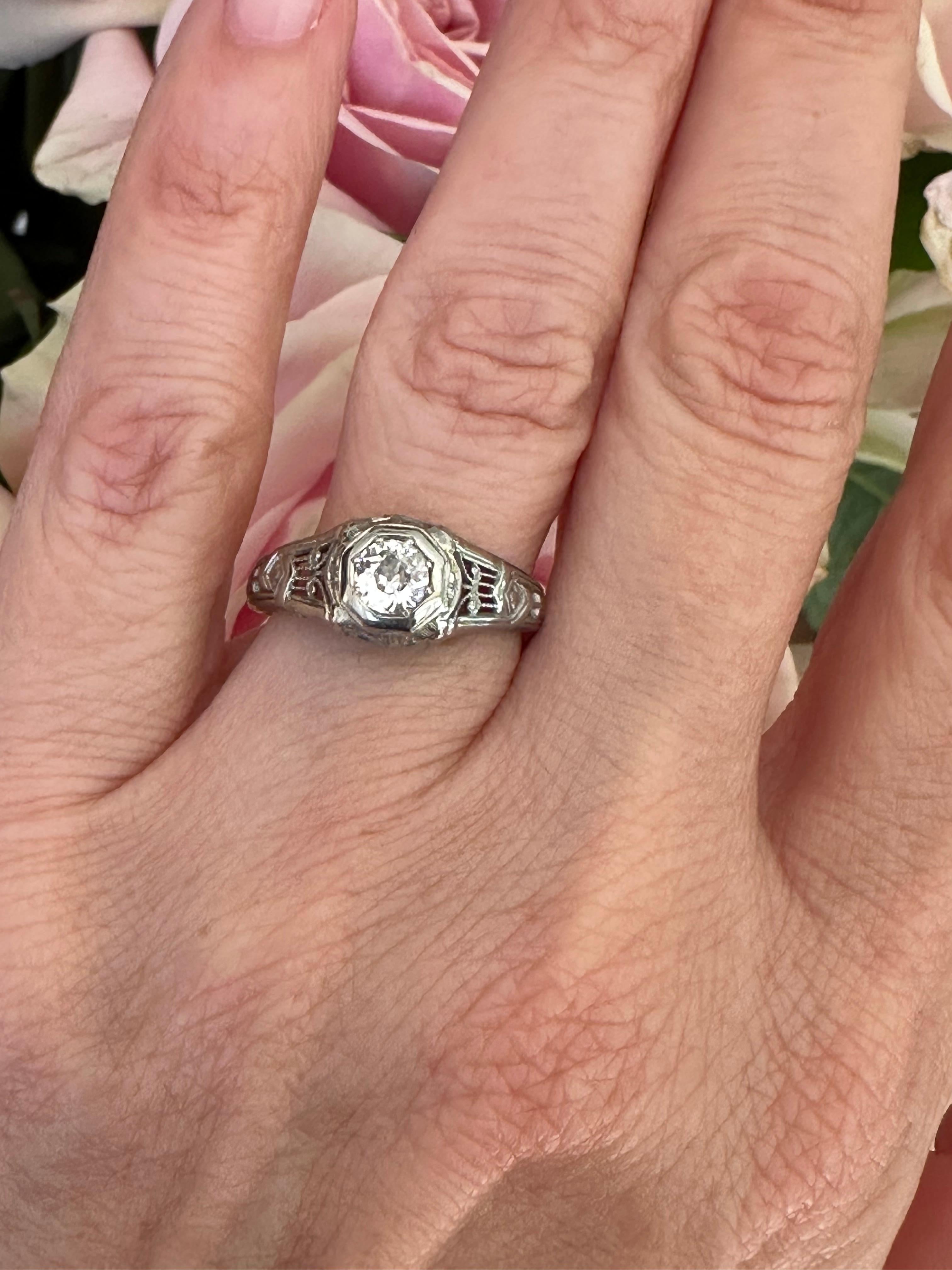 Bague de fiançailles Art déco en filigrane et diamant en vente 5