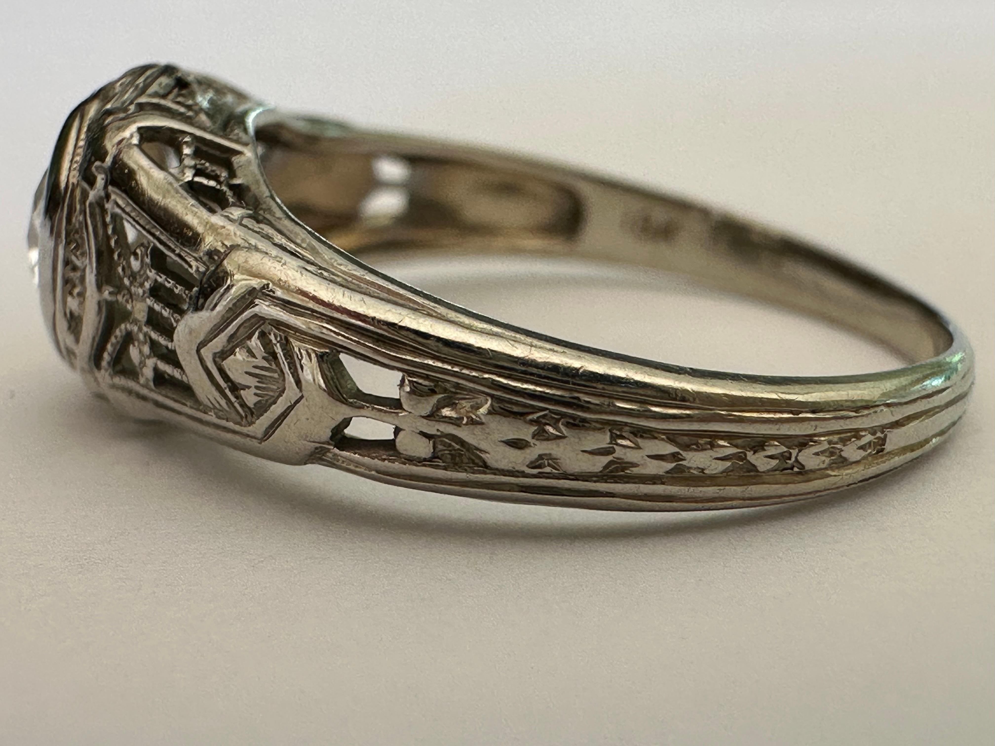 Taille vieille Europe Bague de fiançailles Art déco en filigrane et diamant en vente