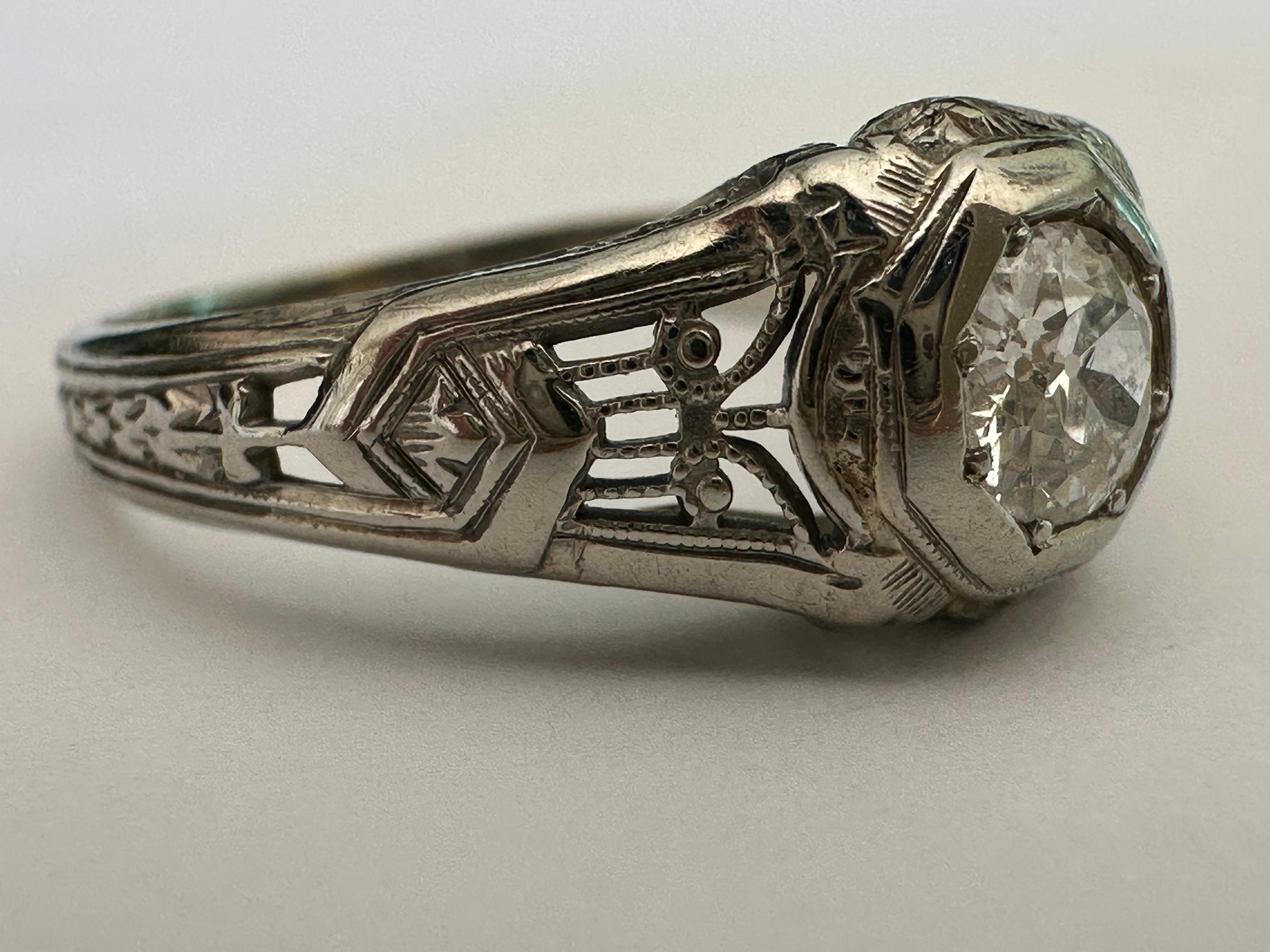 Bague de fiançailles Art déco en filigrane et diamant en vente 3