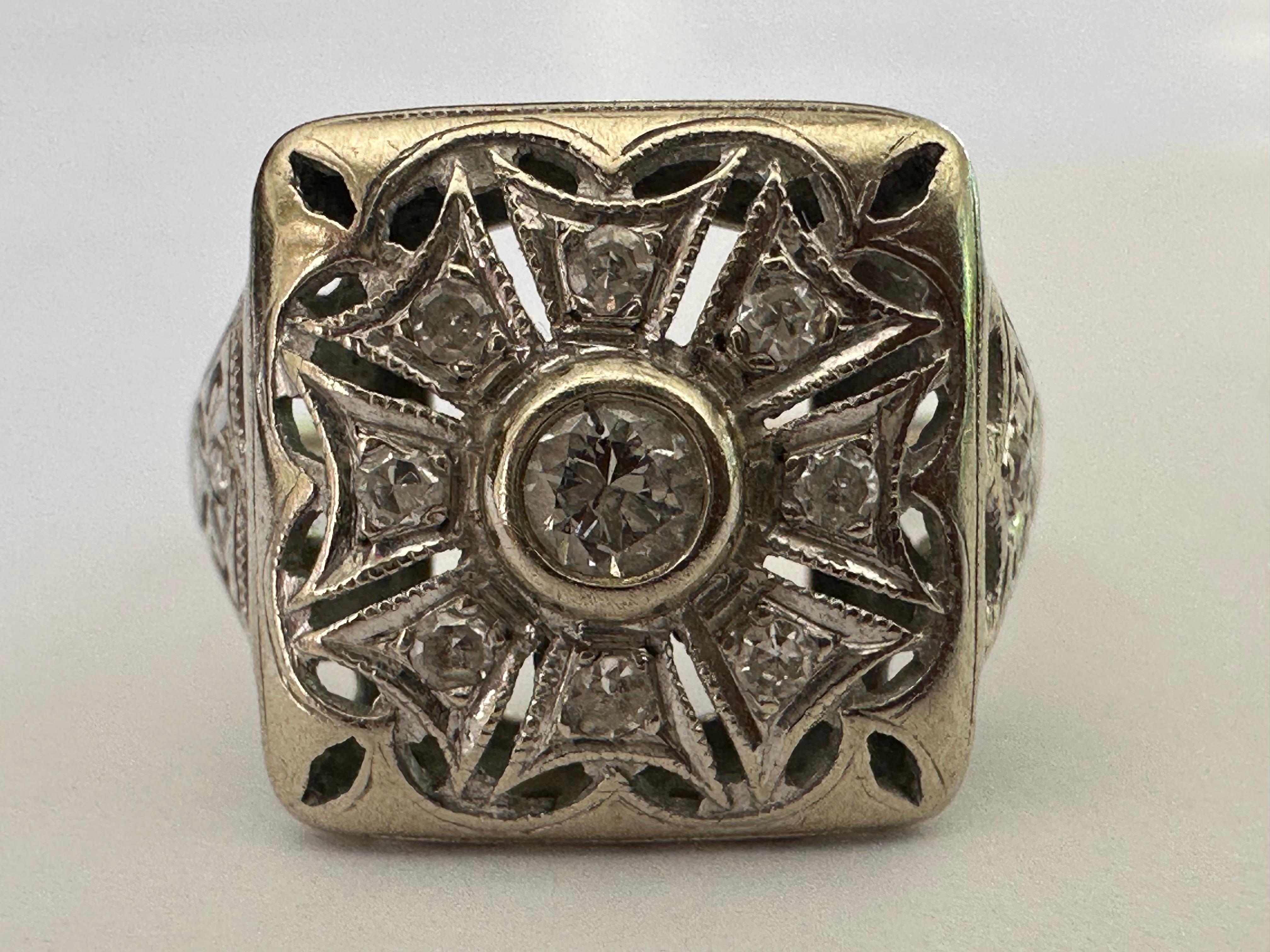 Anello Art Déco con diamanti e fiori in filigrana in vendita 2